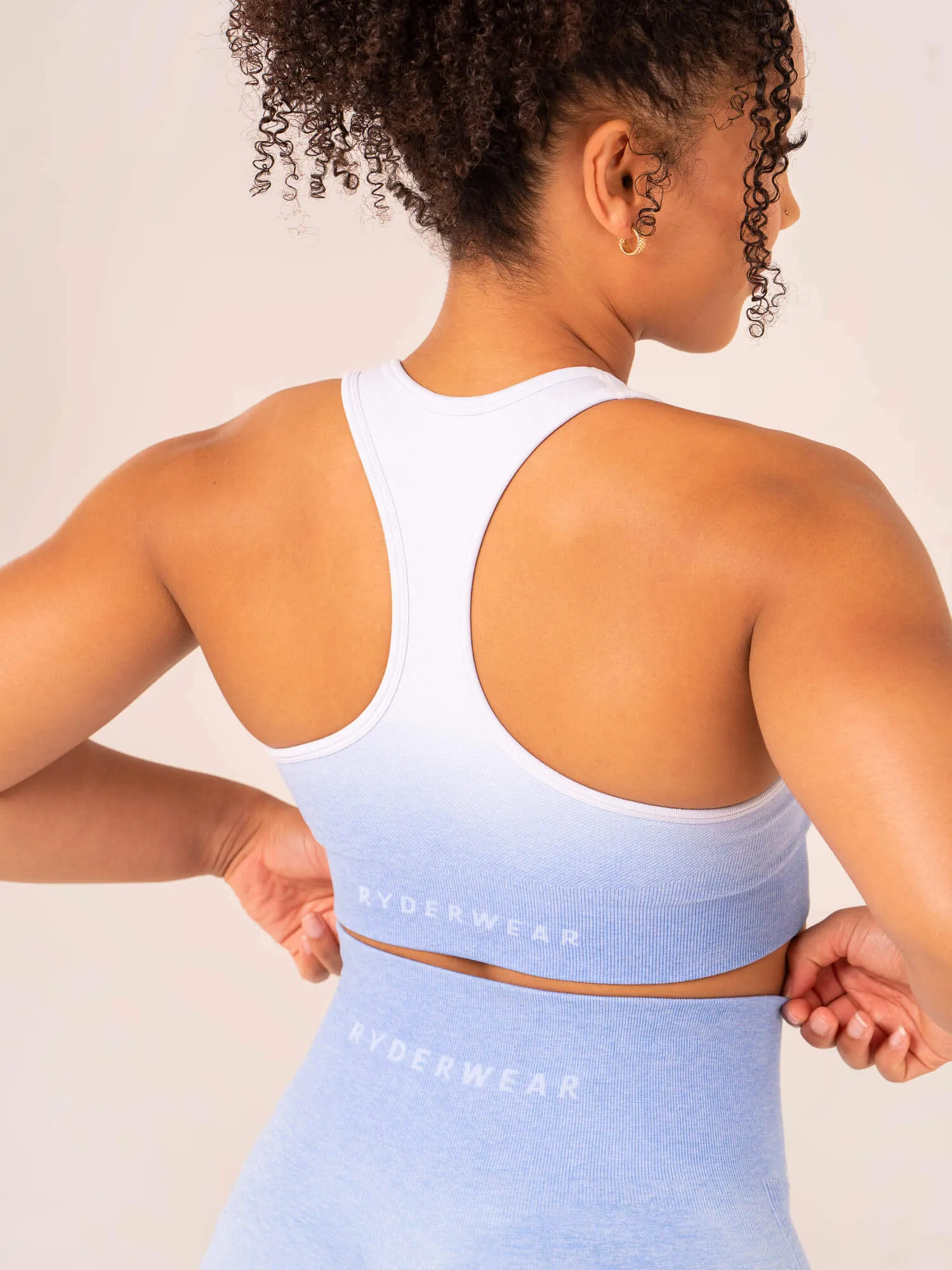 Wireless Secure Hold Ombre Seamless Sports Bra - Cornflower Blue Ombre