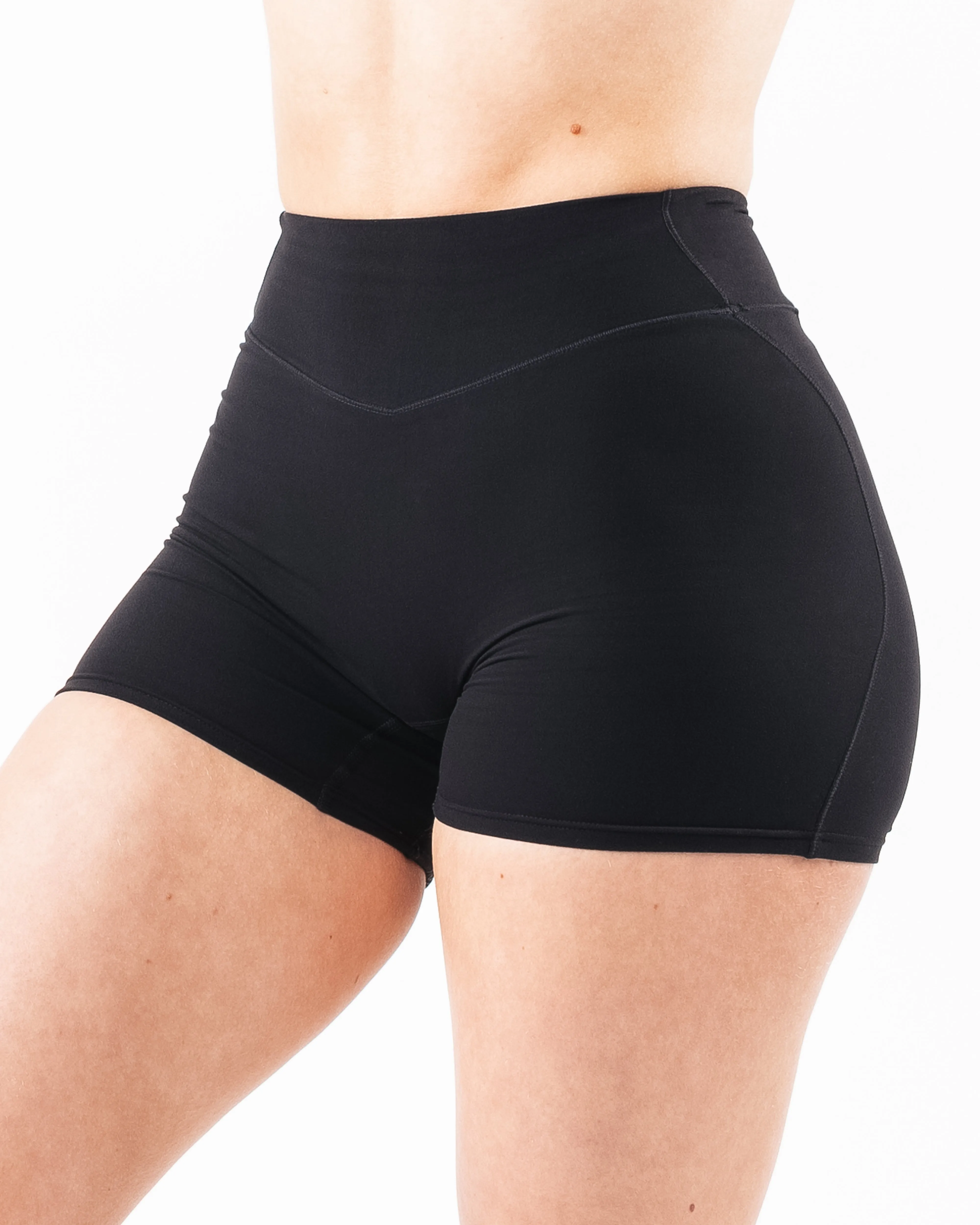 Everyday Core Short 5" - Black Stylish Comfort