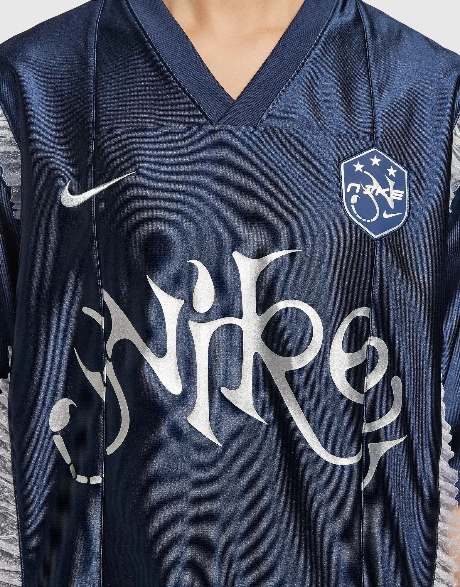 Taped Neckline Comfortable Graphic Jersey Top