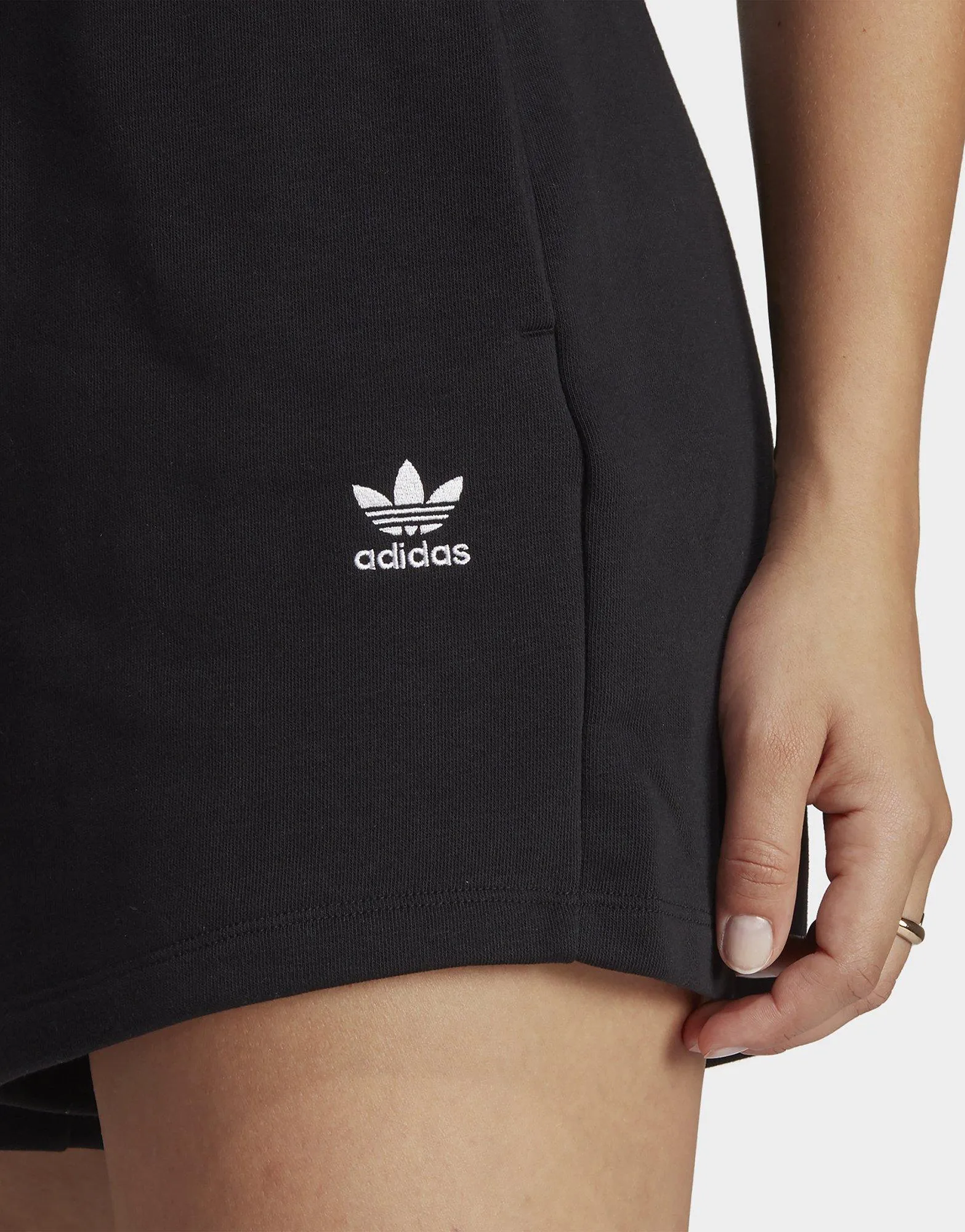 Comfortable Waistband ????? ?????? ????? Adicolor Essentials | ????