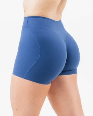 Everyday Core Short 5" - Oceania Vented Hem Details