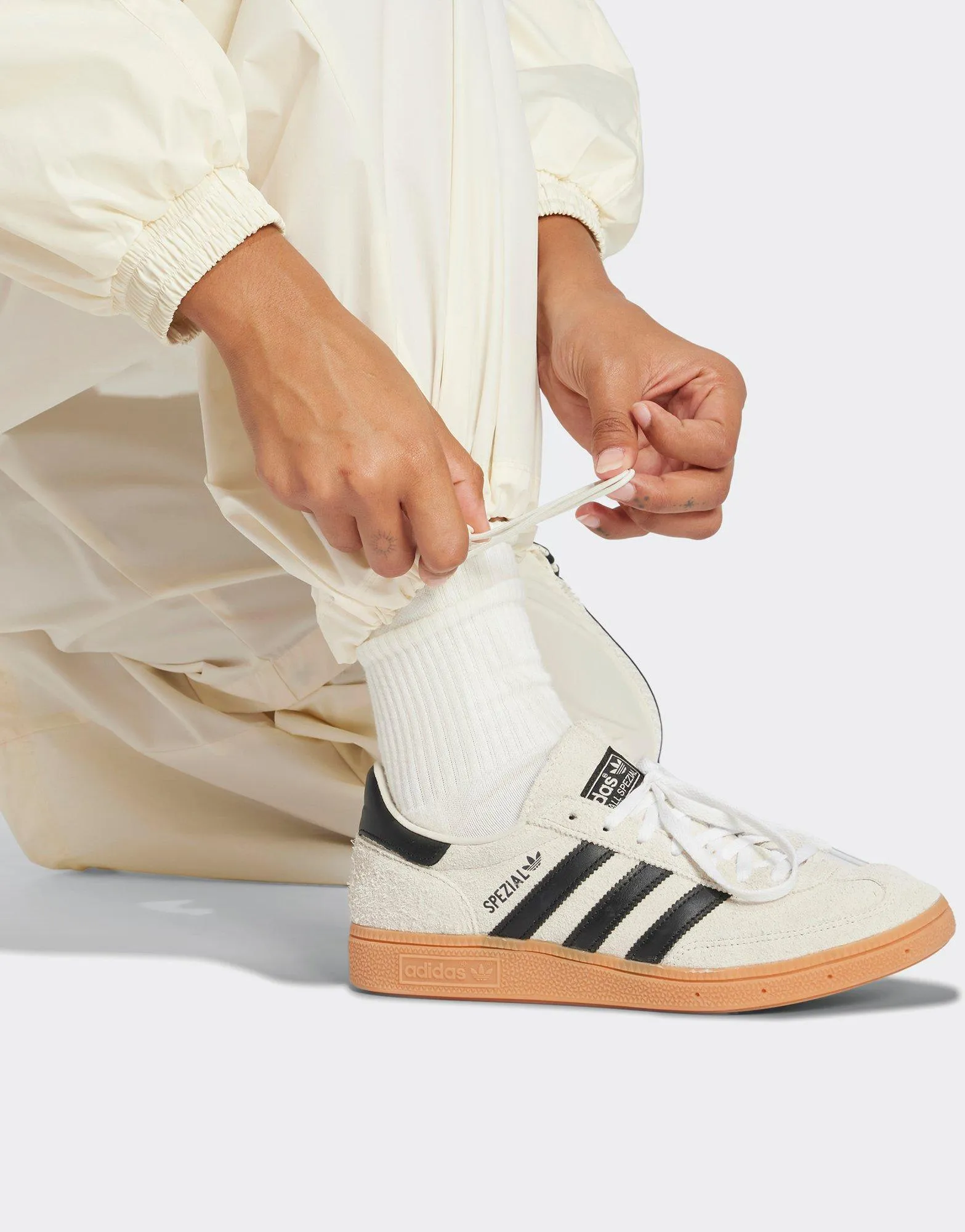 ????? ???? Adibreak Woven Two-In-One | ???? Flexible Comfort