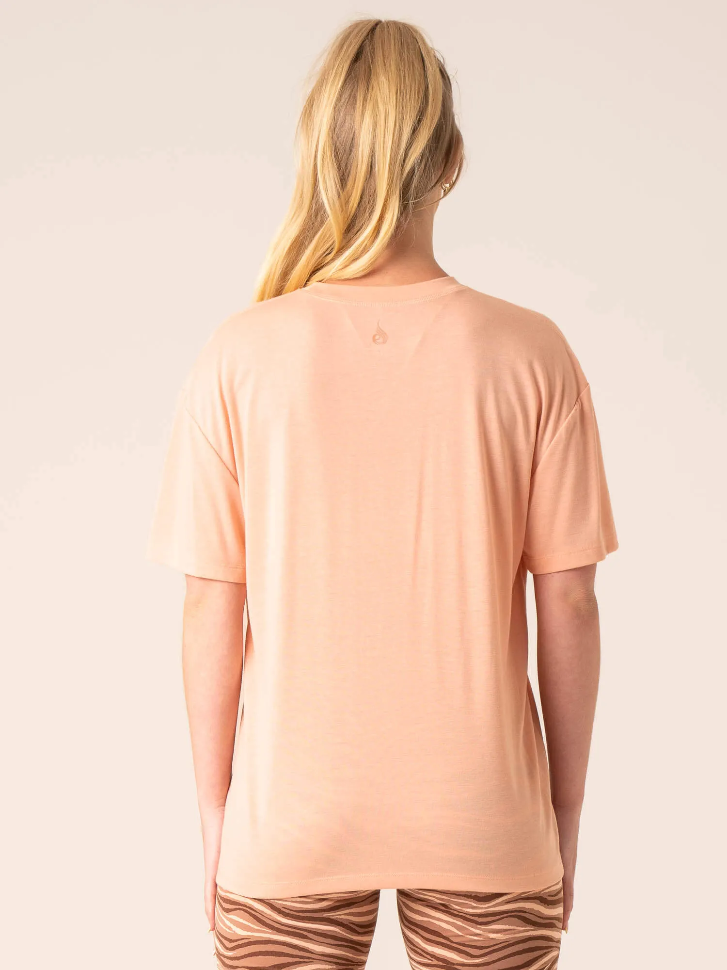 Sport Layer Fit Simple Comfort Look Unstoppable Oversized T-Shirt - Peach