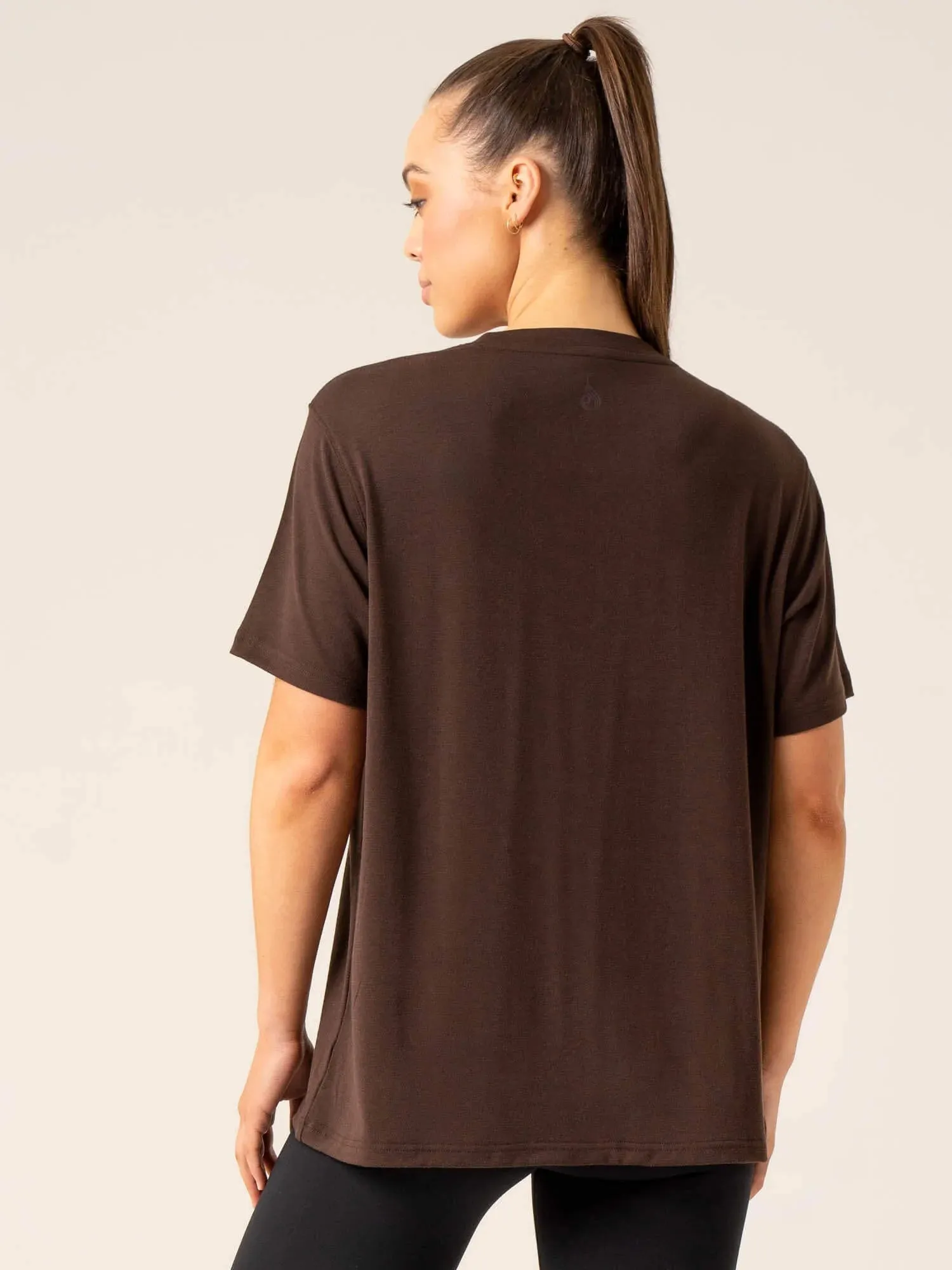 Travel Essential Off Side Longline T-Shirt - Chocolate