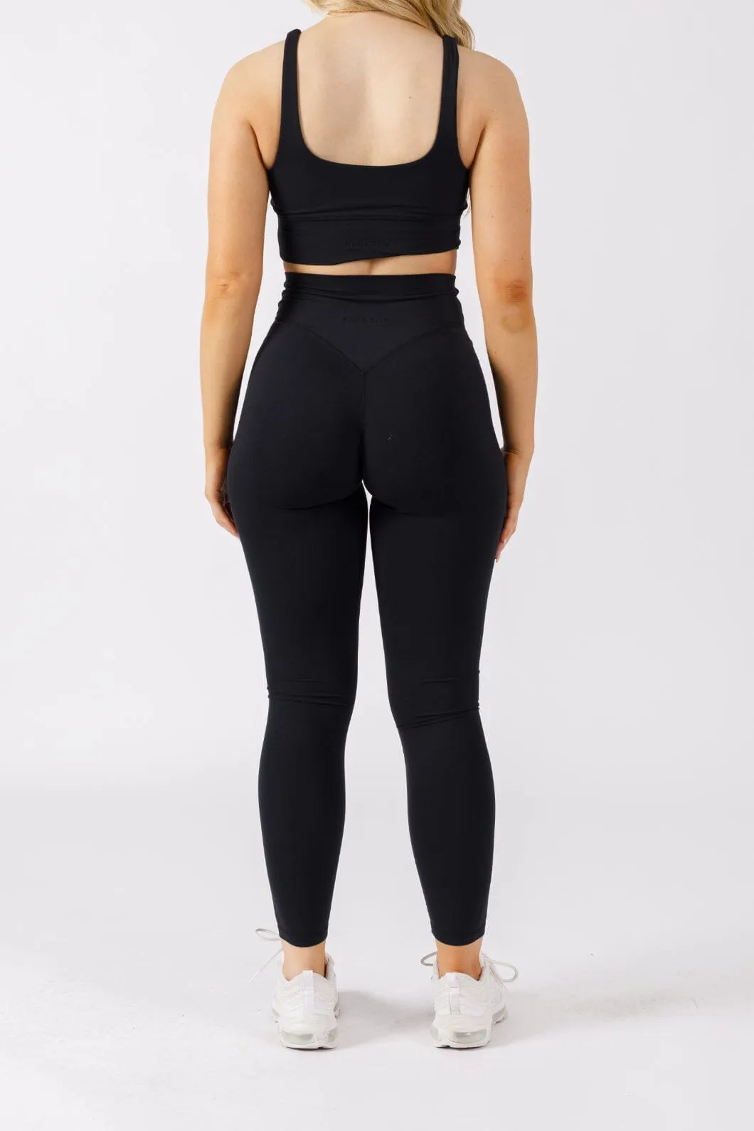 Body Shaping Travel Enthusiast Slim Fit Comfort Seeker AirSilk Crossover Sculptseam? Legging Black