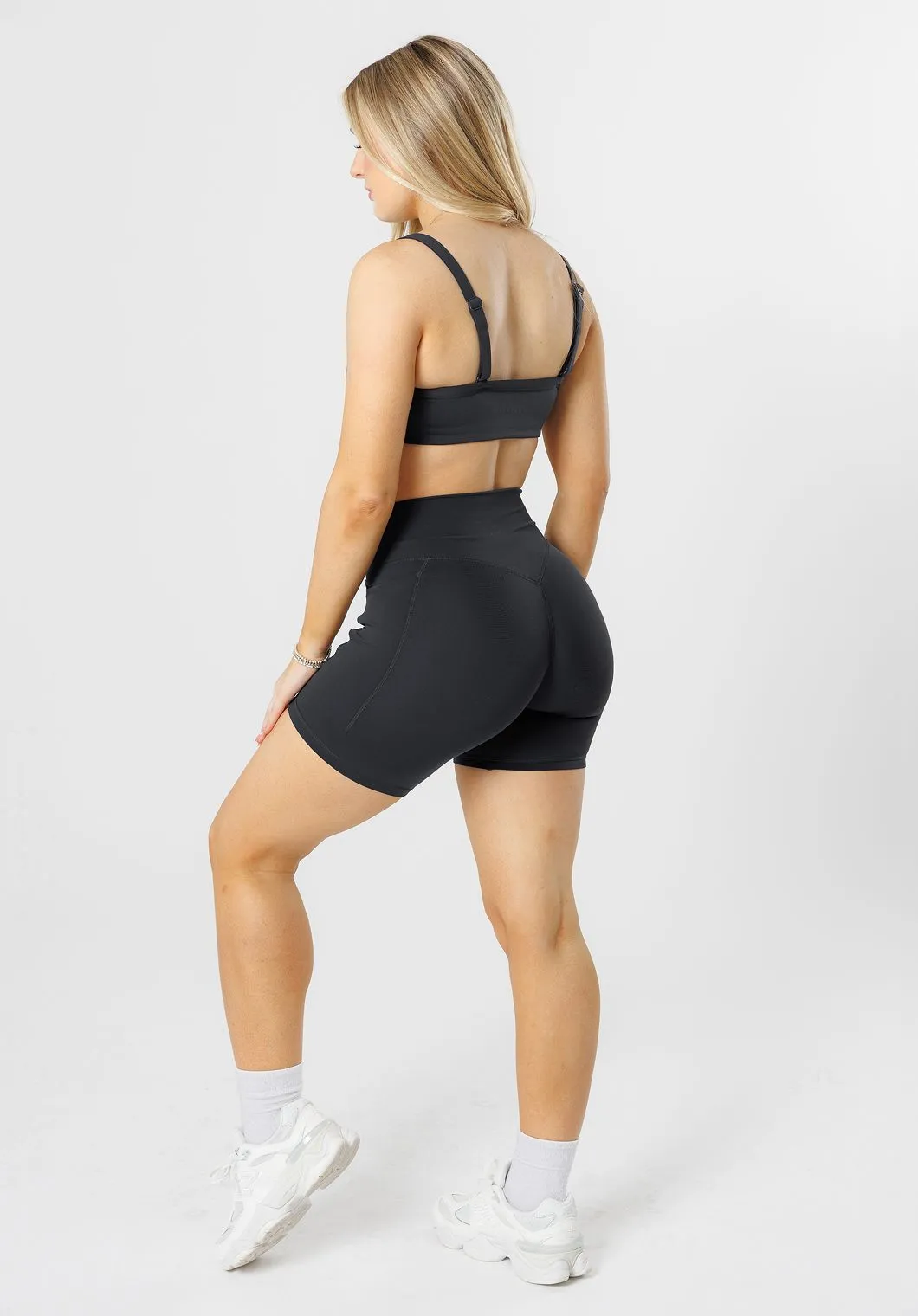 Reluna Empower Sculptseam?  Plus Pocket Short 6?? Black Travel Light Clean Feel