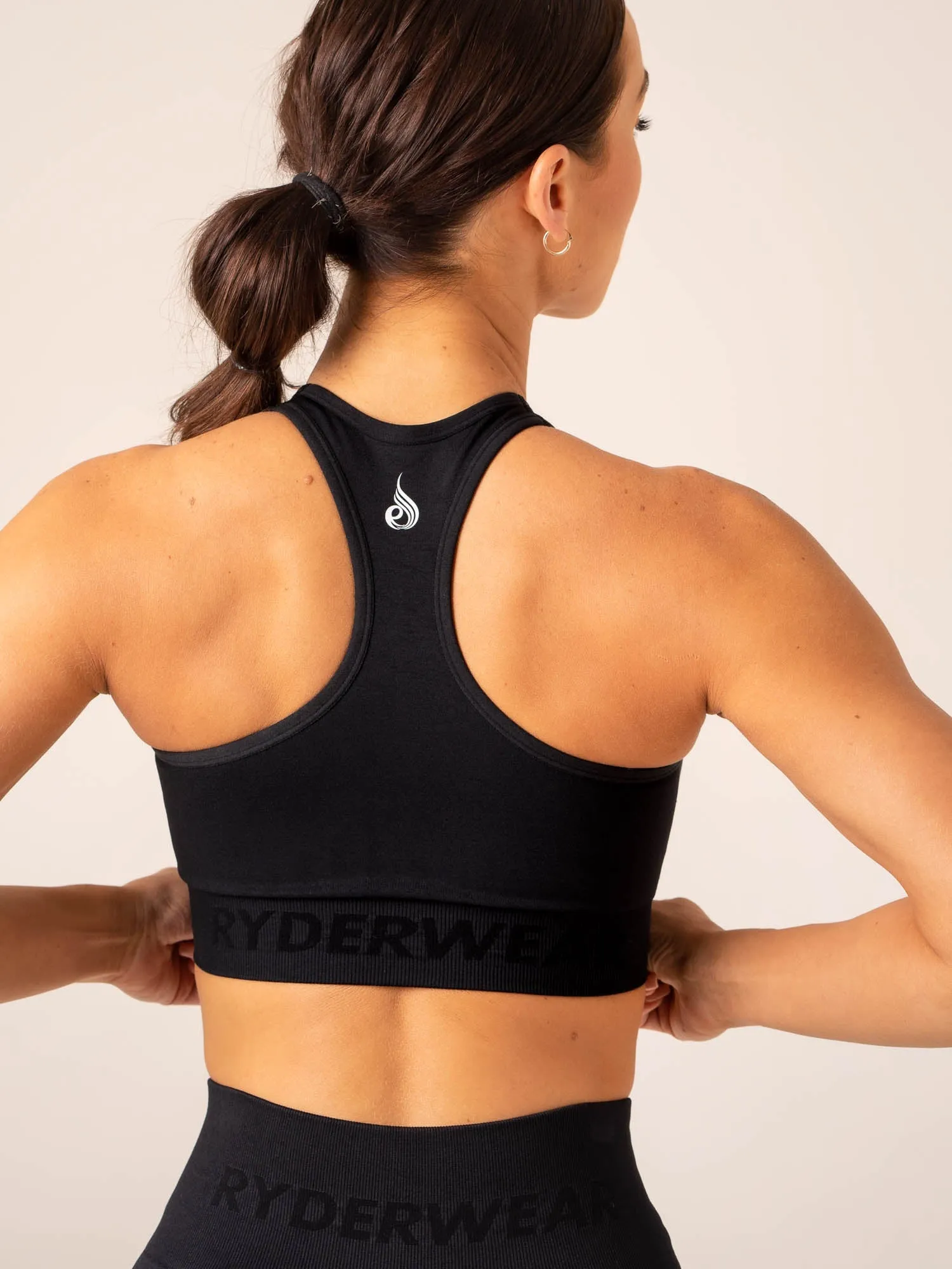 Dynamic Motion Fit Lift Seamless High Neck Sports Bra - Black