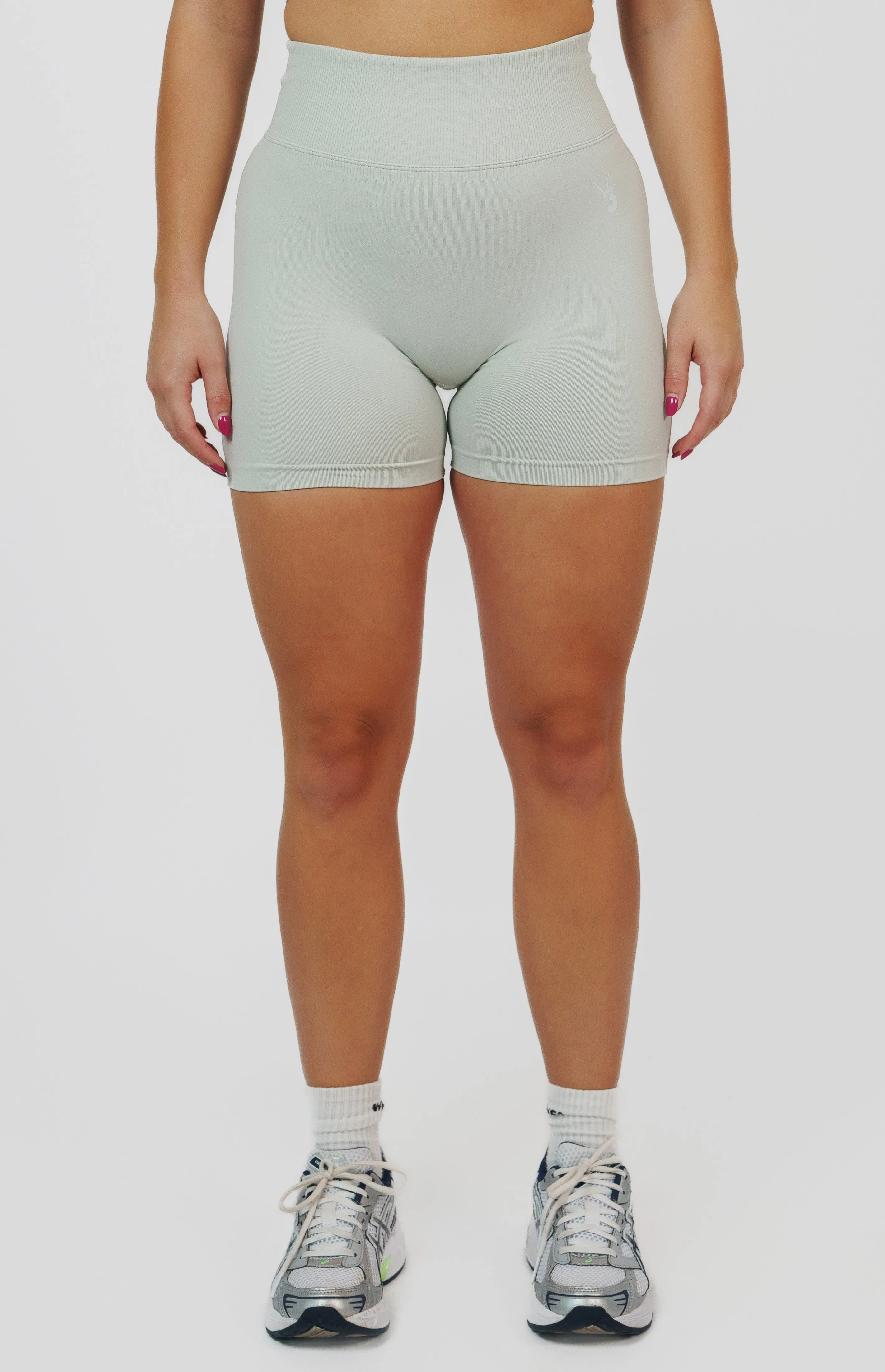 Form Seamless Scrunch Shorts - Light Grey Windproof Design