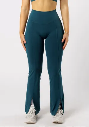 Travel Outfit Beginner Level Fade Resistant Airport Travel Reluna? Front Slit Sculptseam? Flare Leggings 31" Serpentine