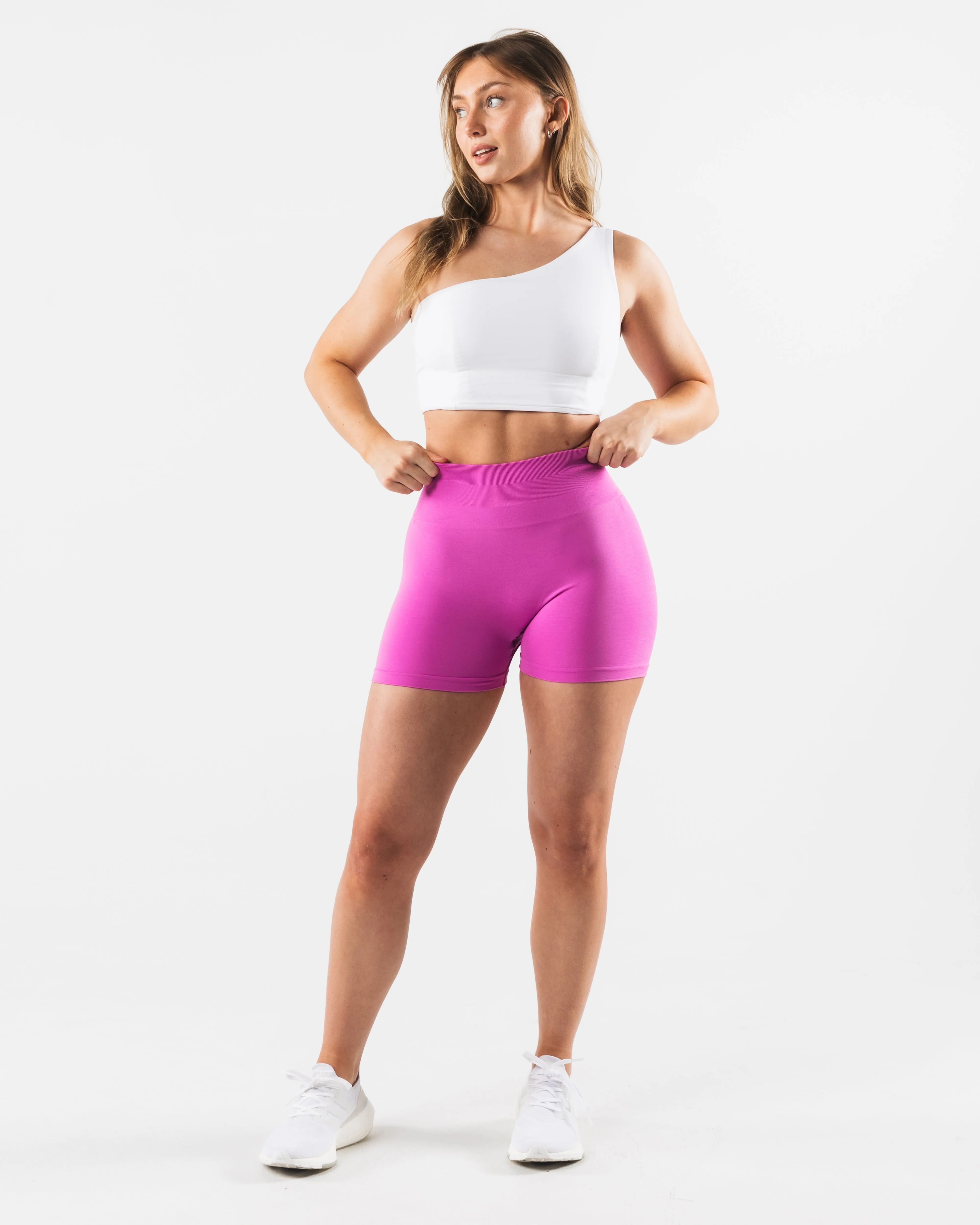 Amplify Gravity Short - Gliese Thermoregulating Fabric Minimalist Style