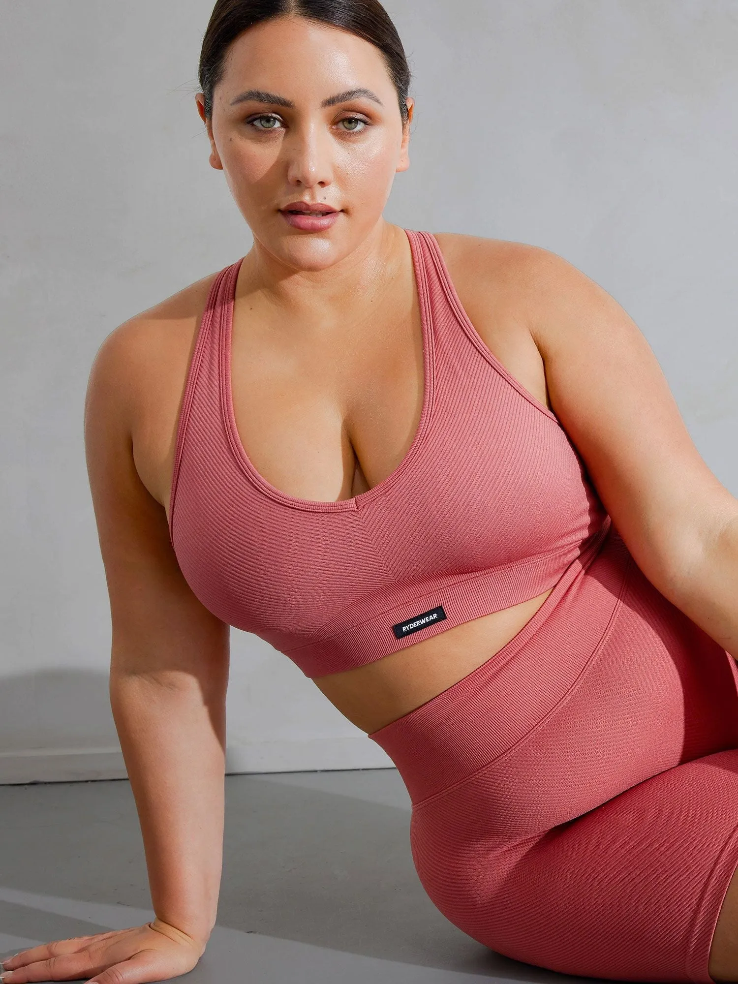 Stretch stitching seams Circuit Rib Seamless Sports Bra - Dusty Red