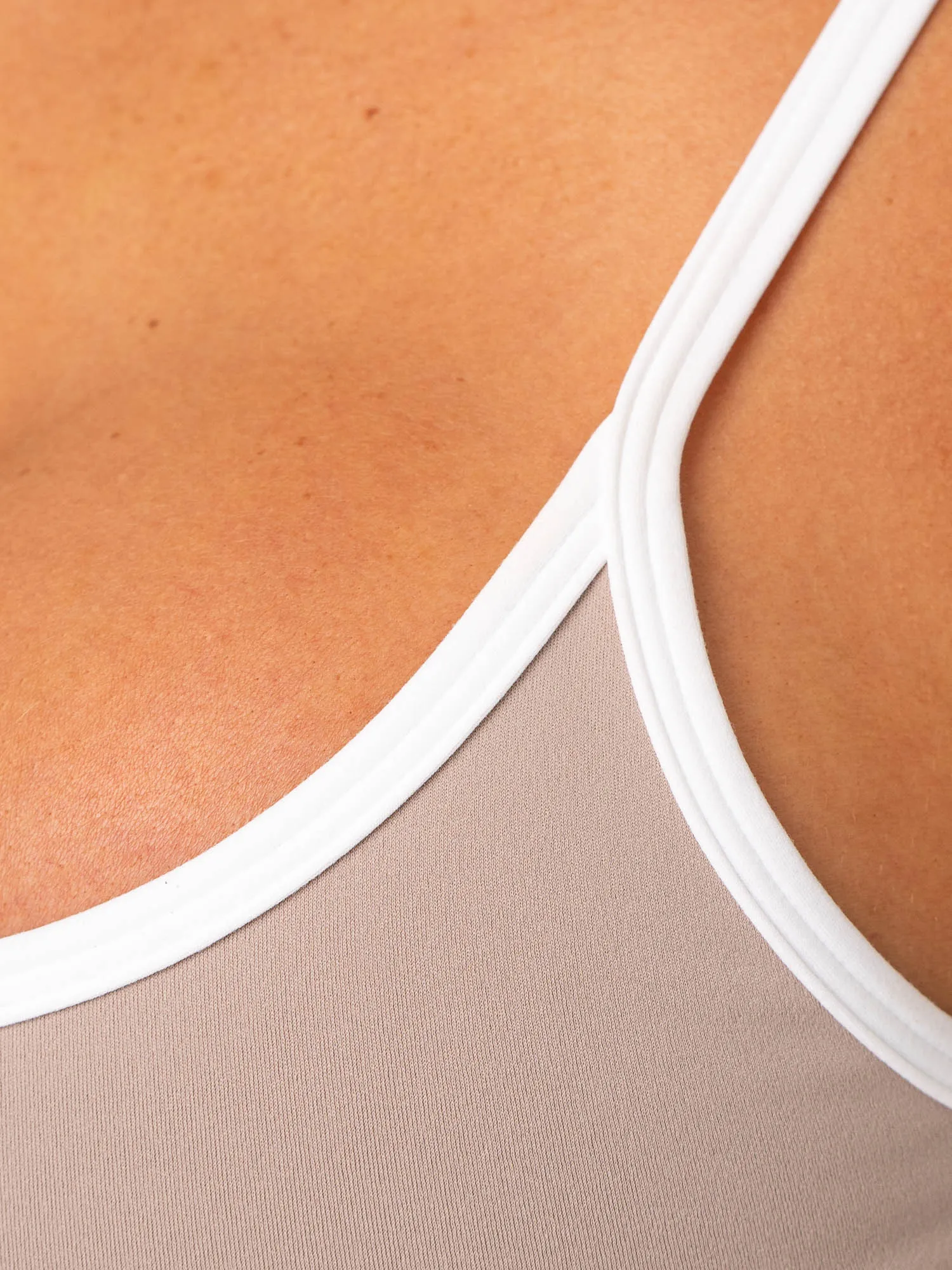 Elastic seams NKD Contrast Shelf Bra Tank - Almond