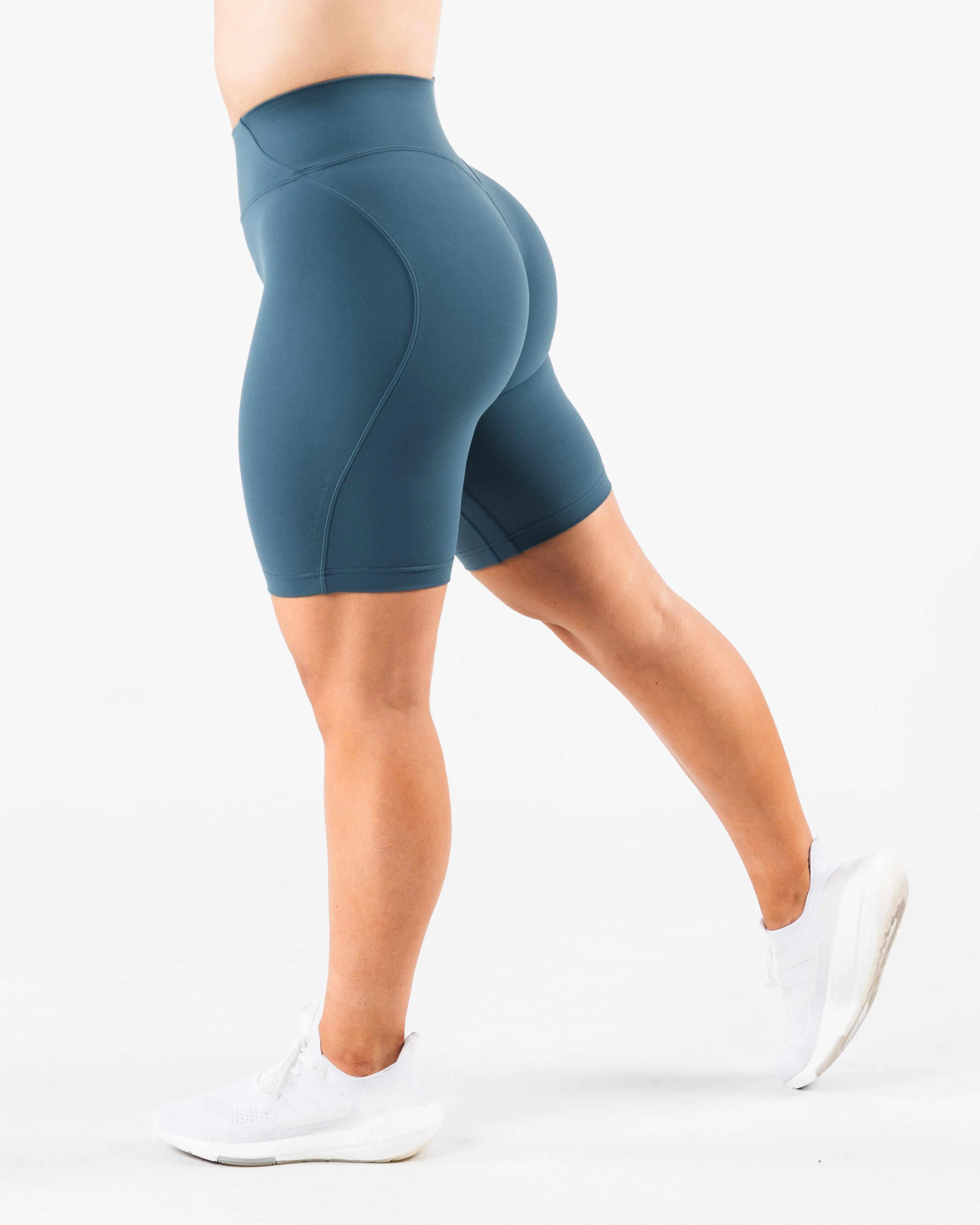 Light Reflective Trim Aura Short 9" - Glacial Lake