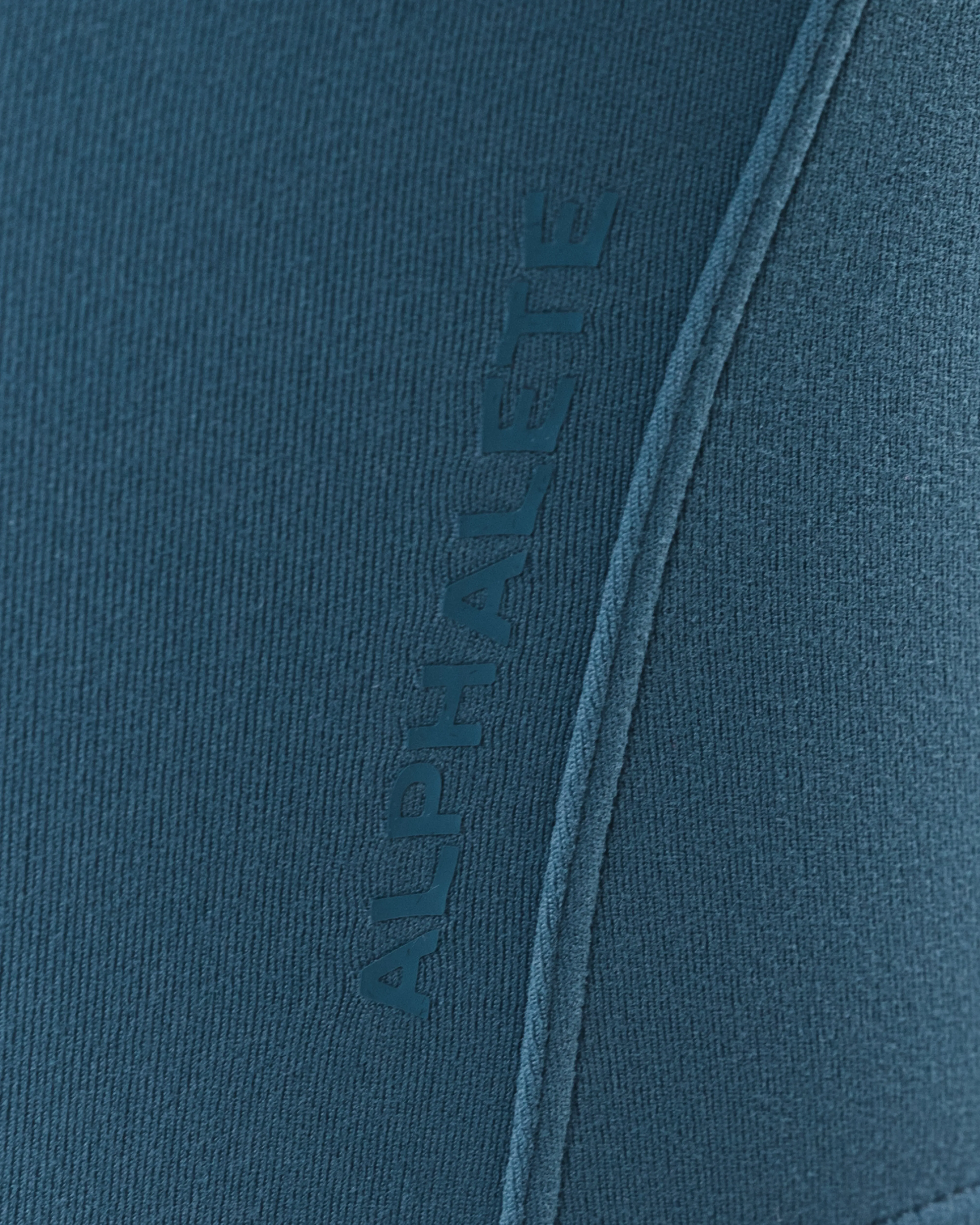 ElasticHem Ergonomic Curved Seams Aura Short 9" - Glacial Lake