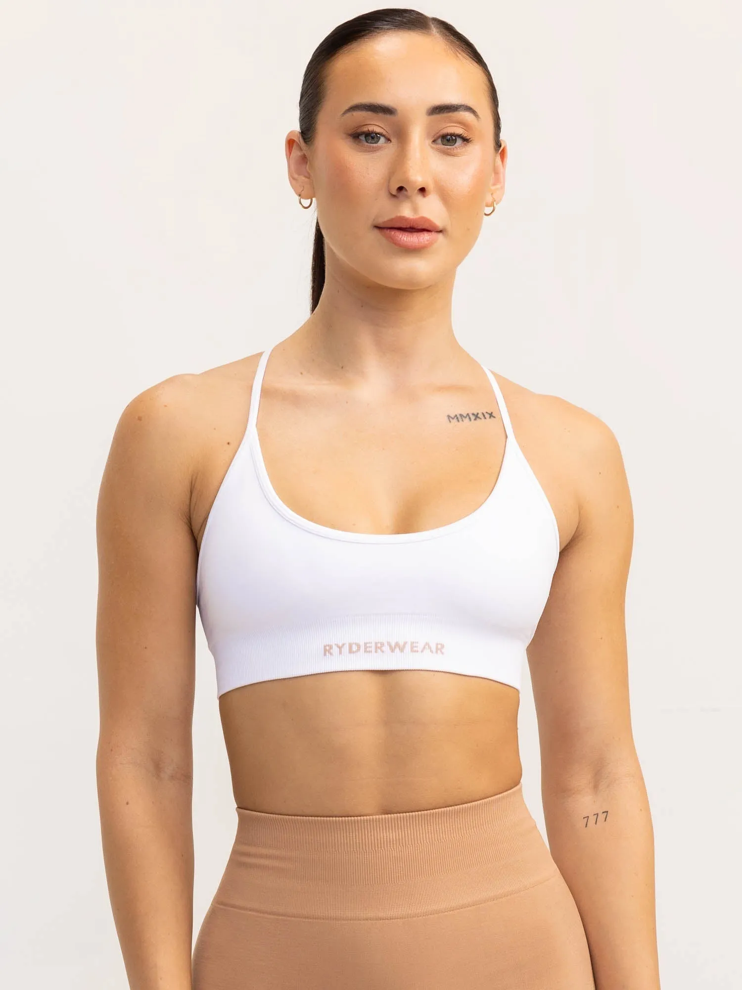 Lift 2.0 Seamless Sports Bra - White cyclists