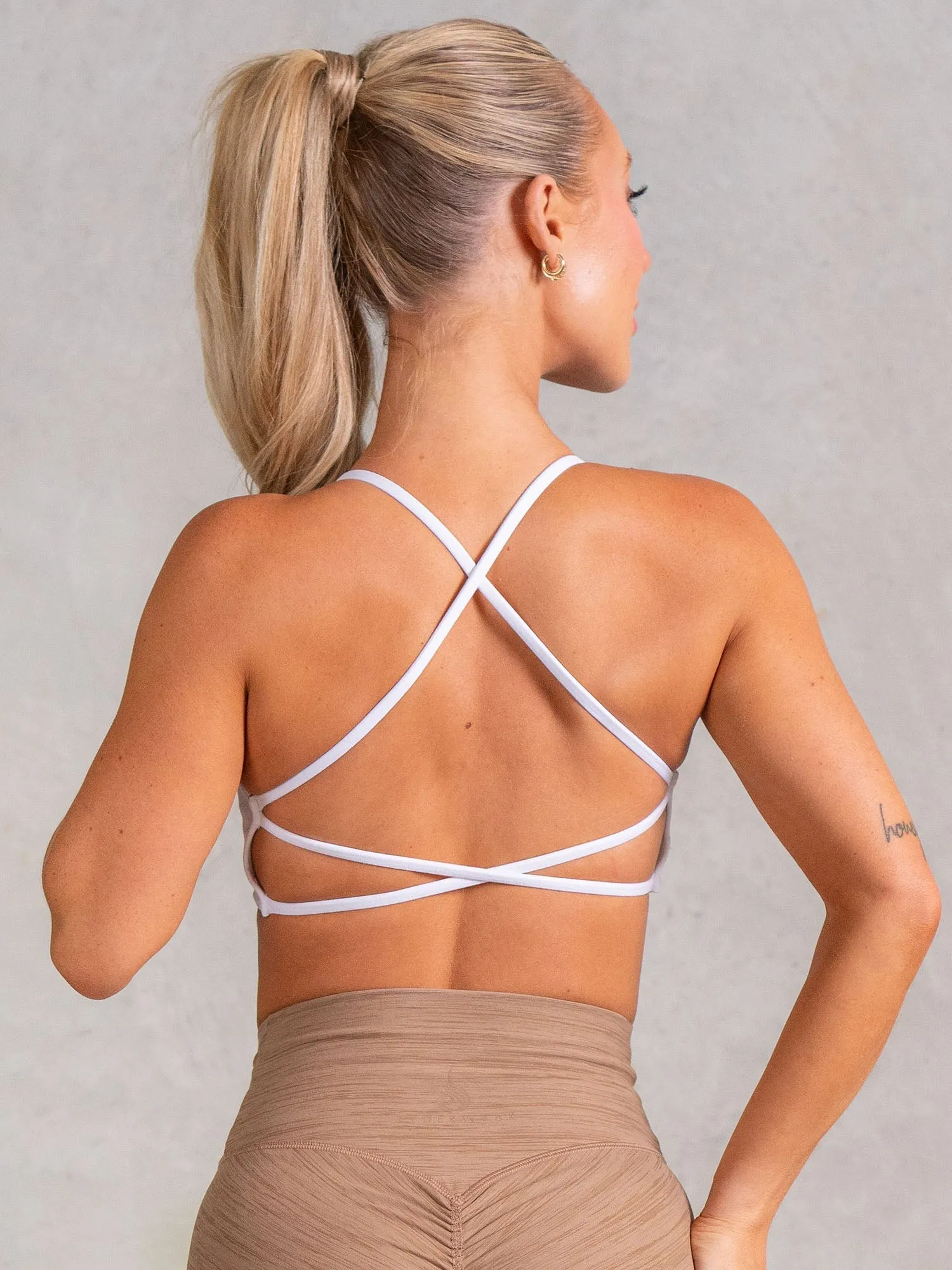 Icon Sports Crop - White Seamless Comfort