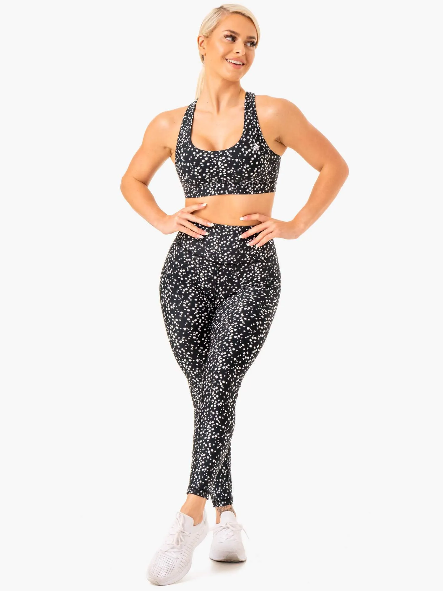 Tight fit seams Loose fit seams Reform Sports Bra - Black Speckle
