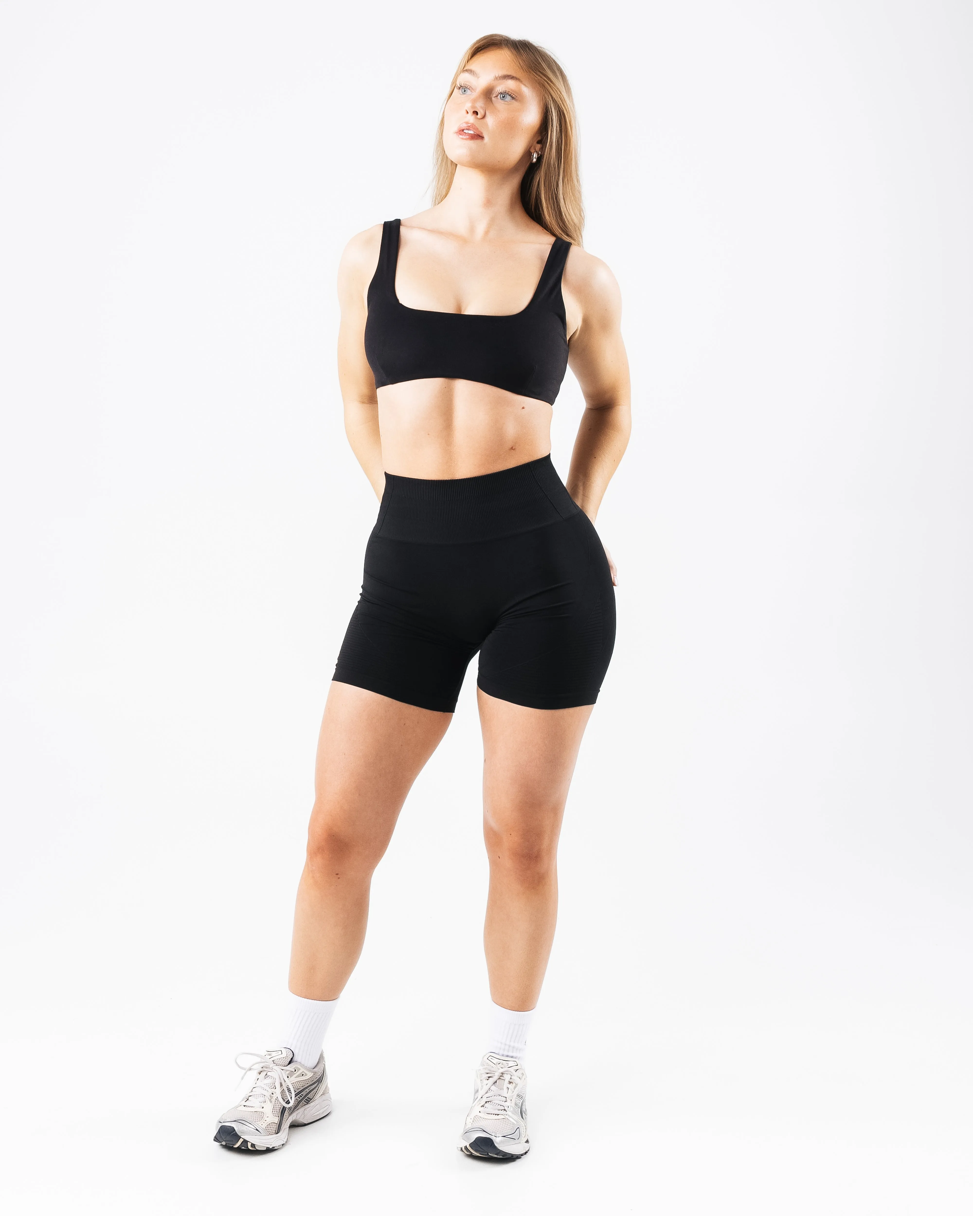 Revive Short - Black Luxury Feel Simple Mood