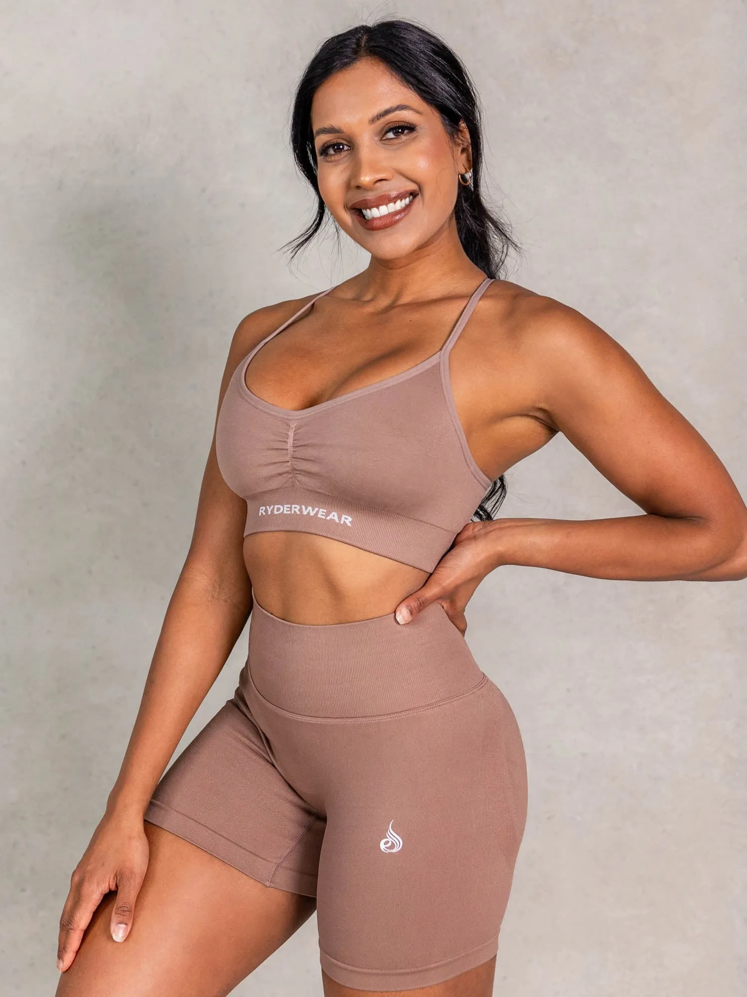 Round neck seams NRG Seamless Sports Bra - Almond