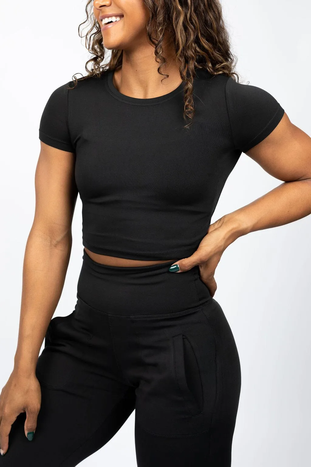 Reluna Short Sleeve Crop Black Seasonal Trend
