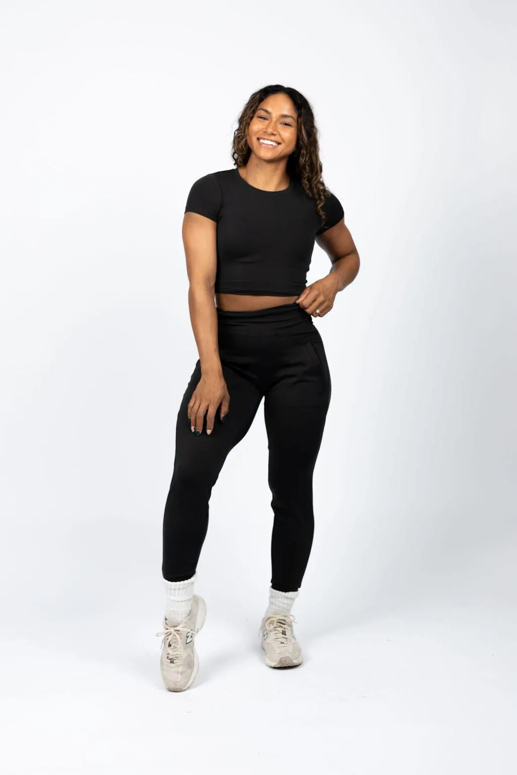 AntiPilling Minimal Style Trend Reluna Short Sleeve Crop Black
