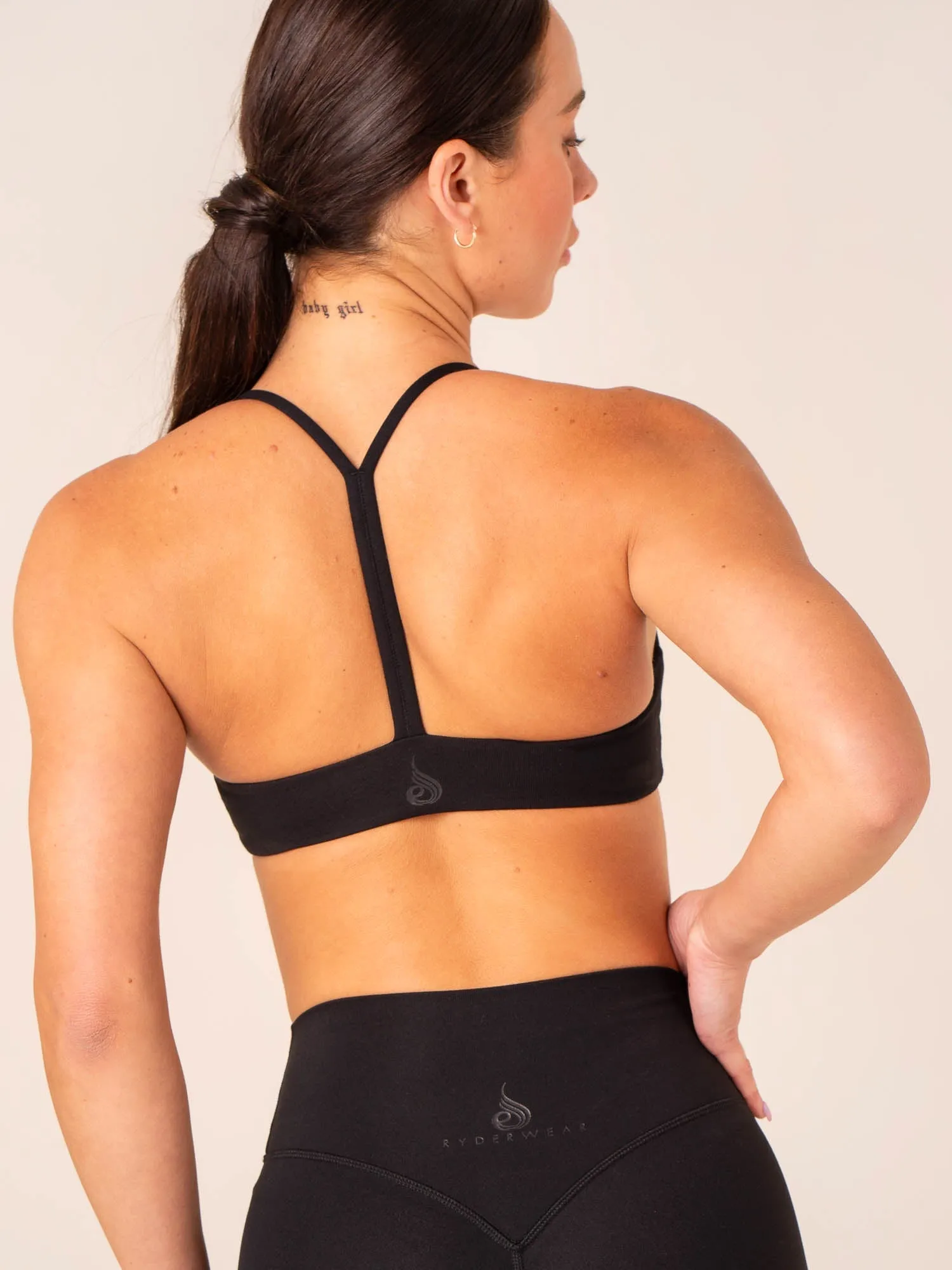 Tempo Sports Bra - Black Long fit seams