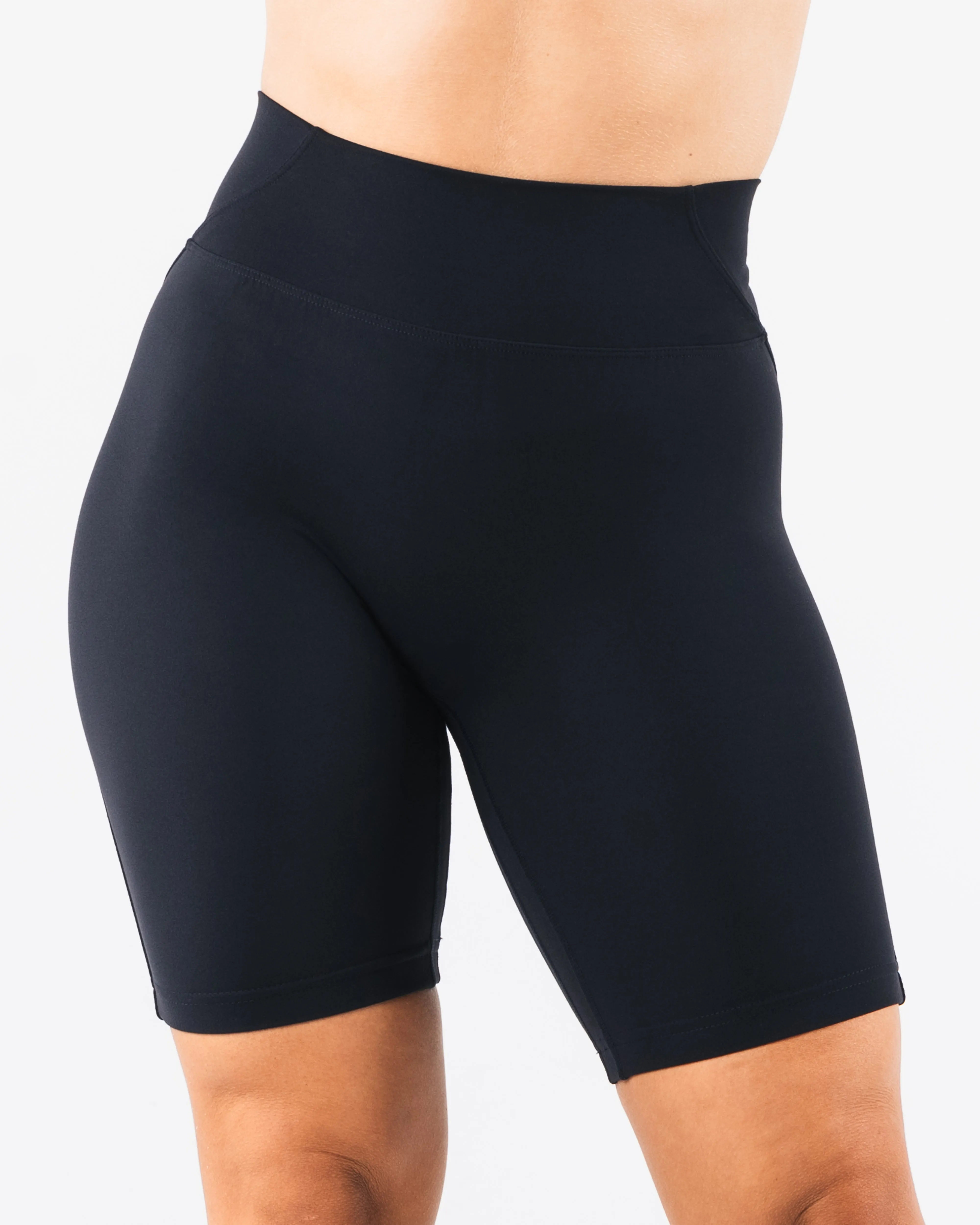 Aura Short 9" - Black Pilates wear garden party wear