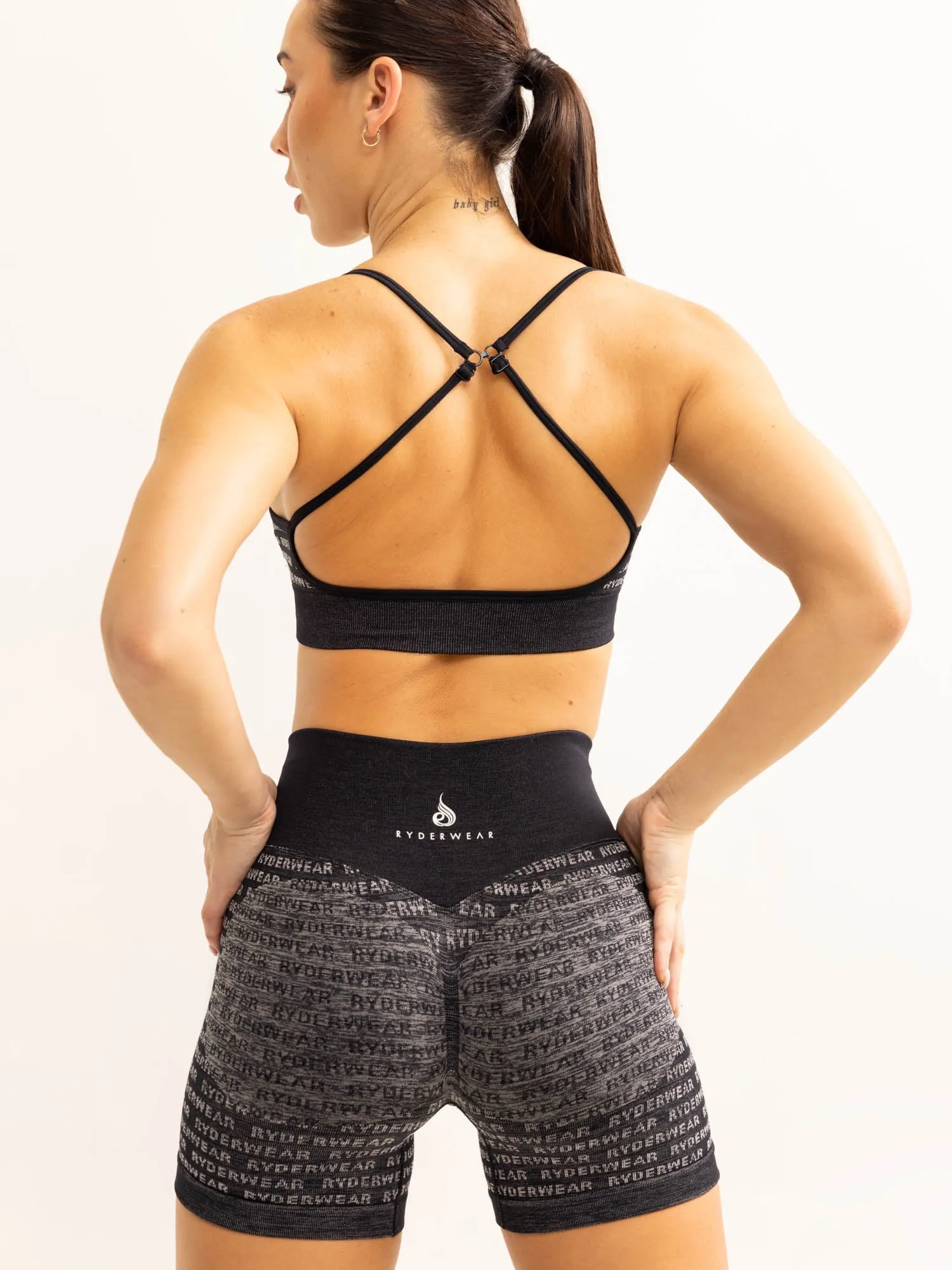 High Neck Logo Lux Seamless Sports Bra - Black