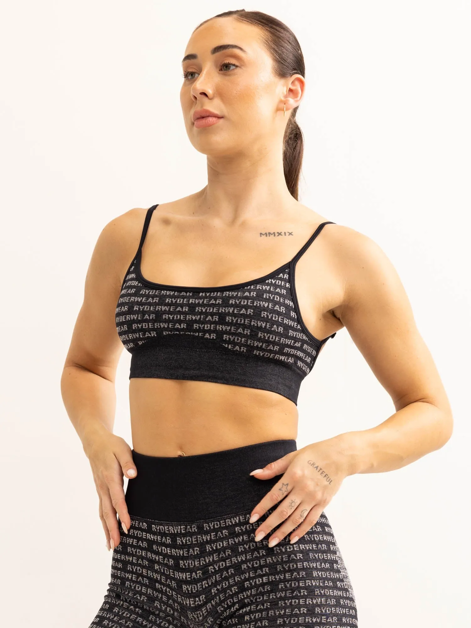 Matching set seams Supportive Fabric Logo Lux Seamless Sports Bra - Black