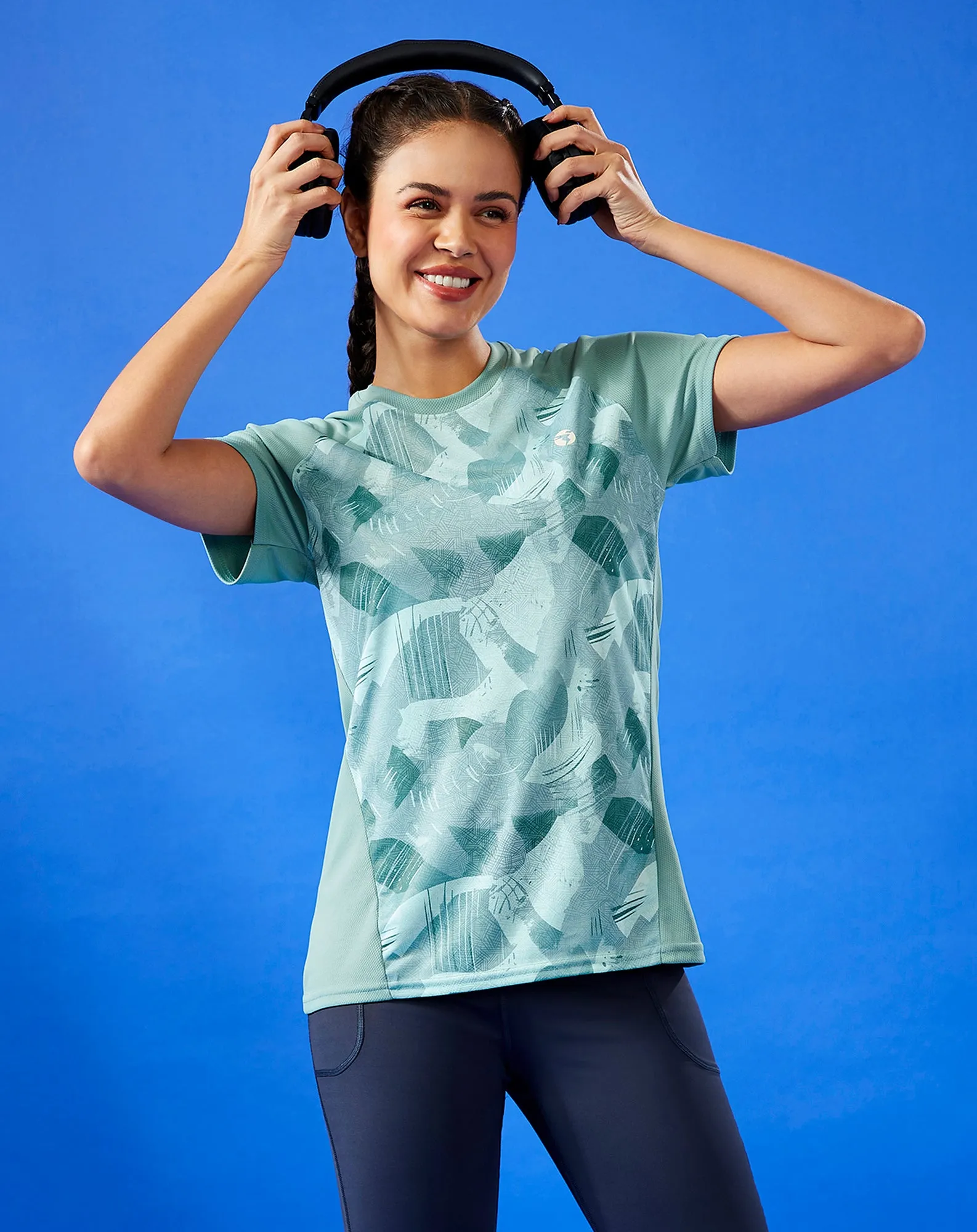 Women Abstract Print Slim Fit Crew Neck T-shirt with TECHNO COOL  Chic And Comfortable