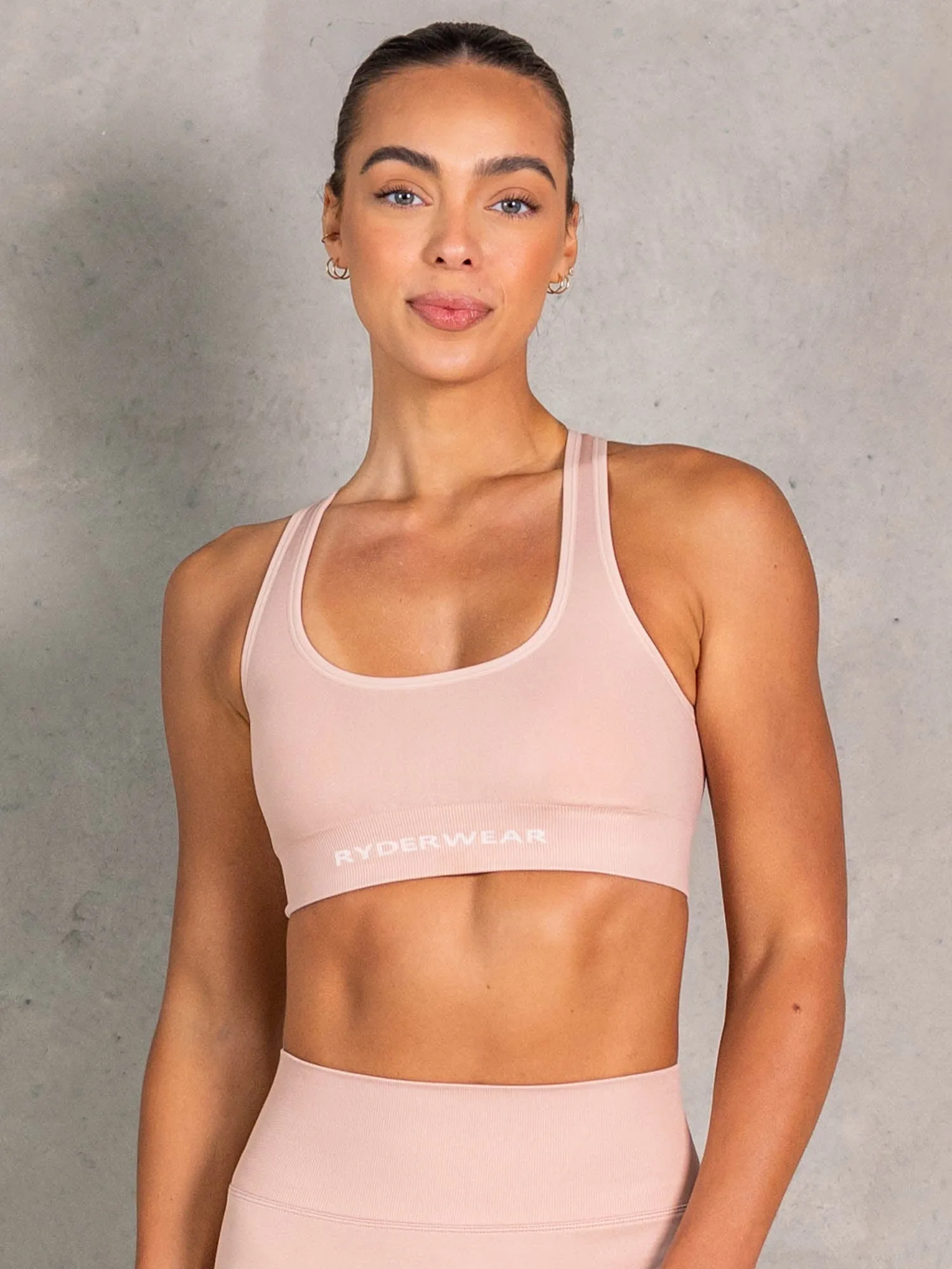 Non-Irritating Fabric NRG Seamless Scoop Neck Sports Bra - Biscotti