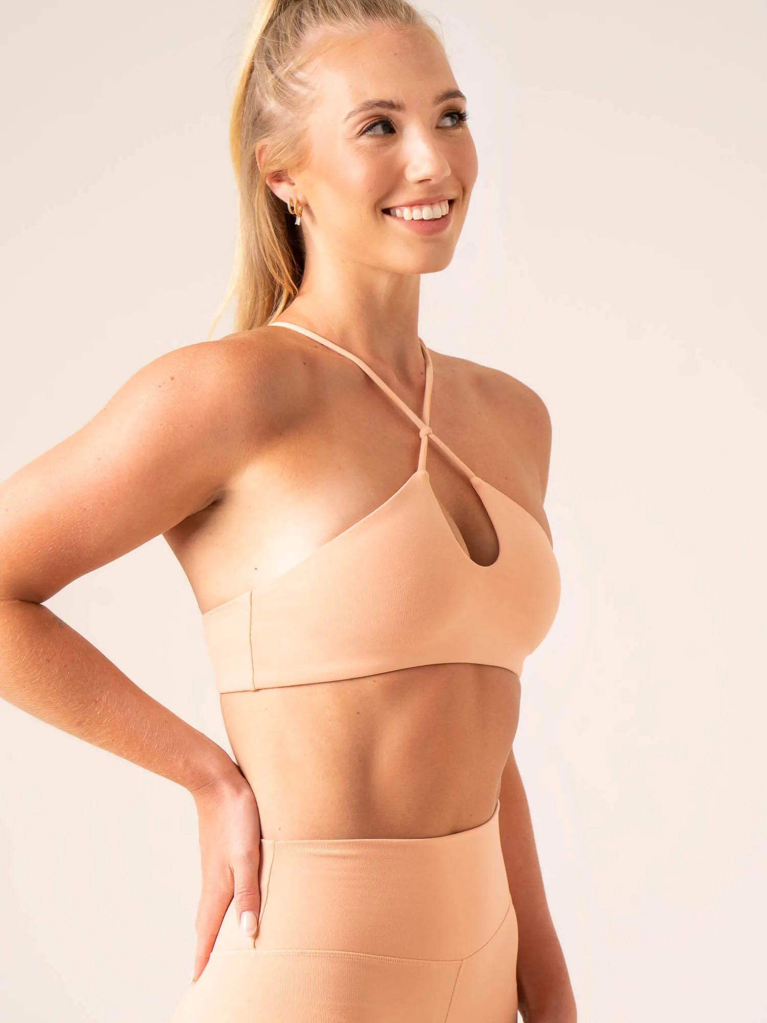 Simple Seamless Closure Unstoppable Sports Bra - Peach