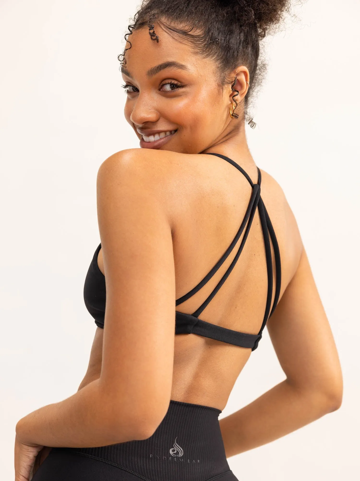Activate Twist Sports Bra - Black natural materials