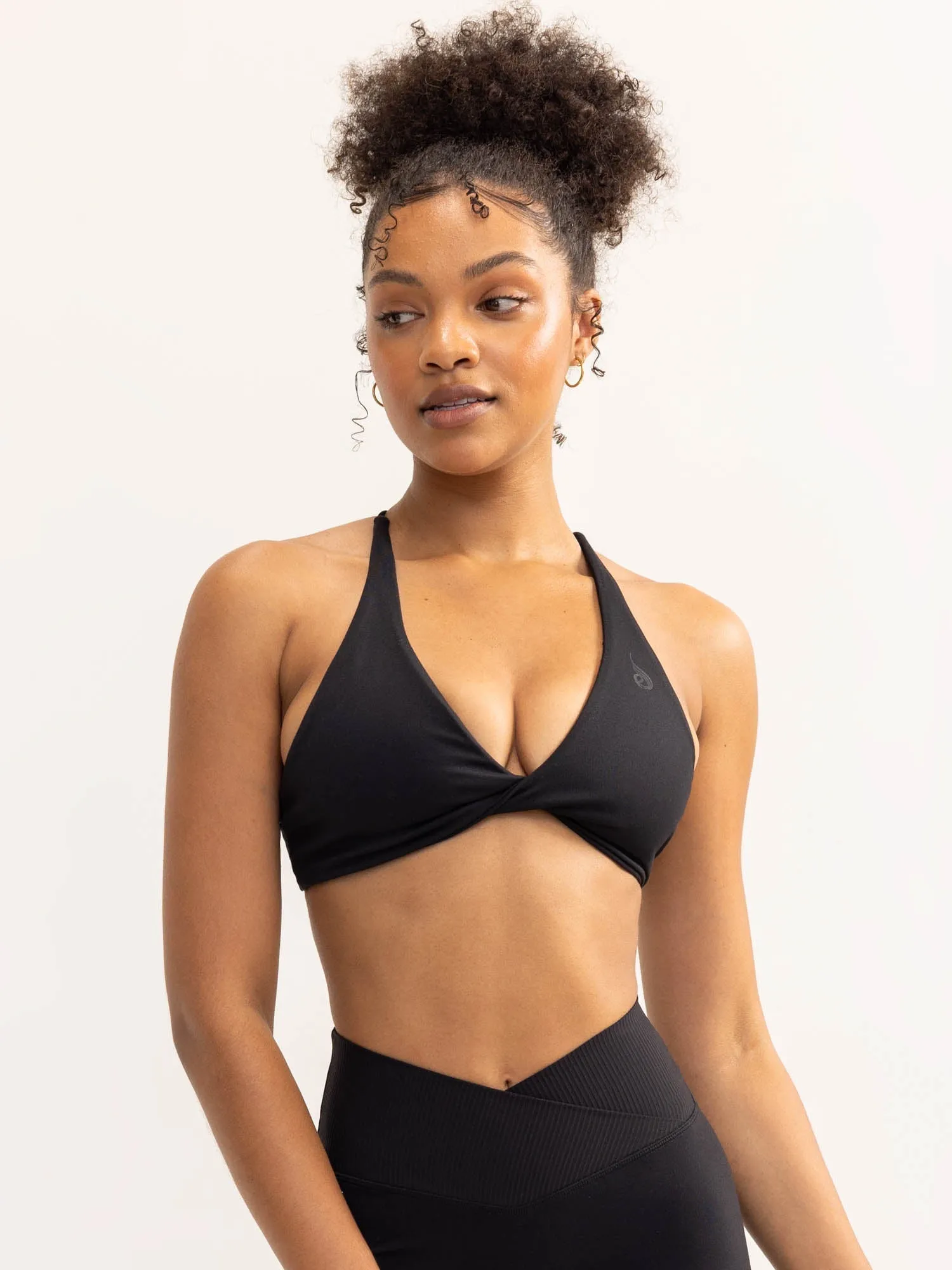 Post Workout Recovery Design Activate Twist Sports Bra - Black
