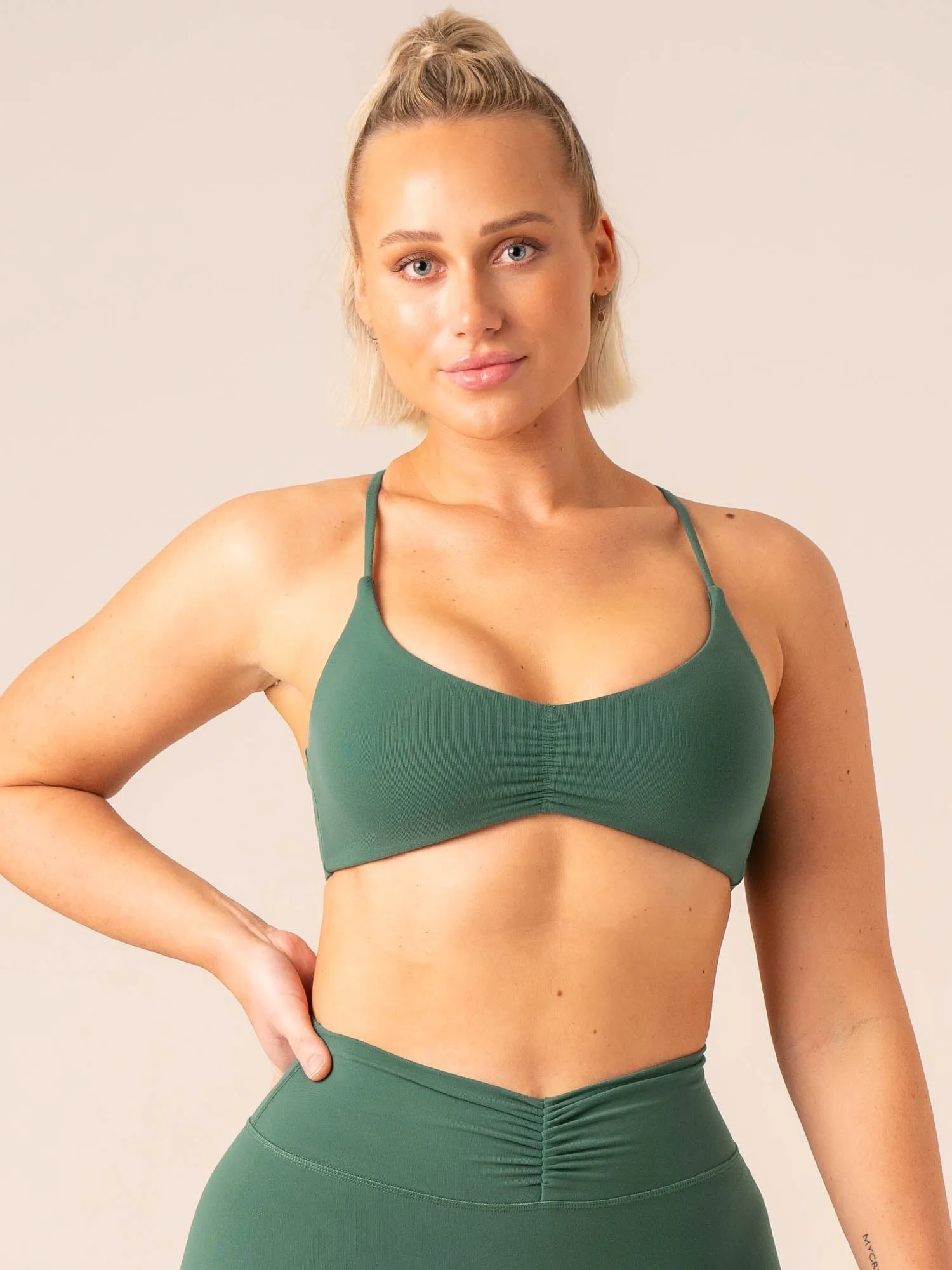 Tempo Sports Bra - College Green Hidden stitching seams Body-Conforming Fit