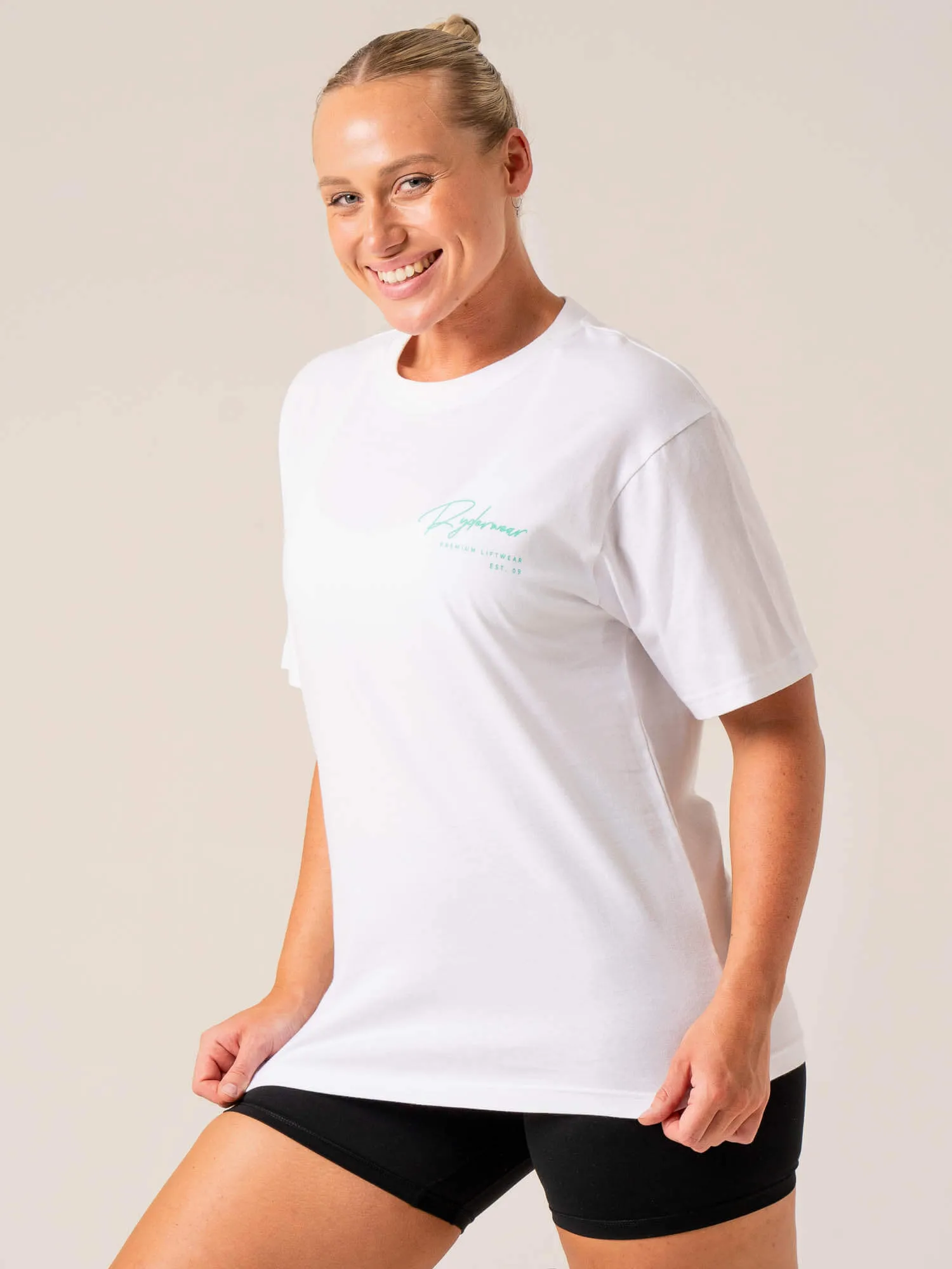 Signature T-Shirt - White Easy Wear Look