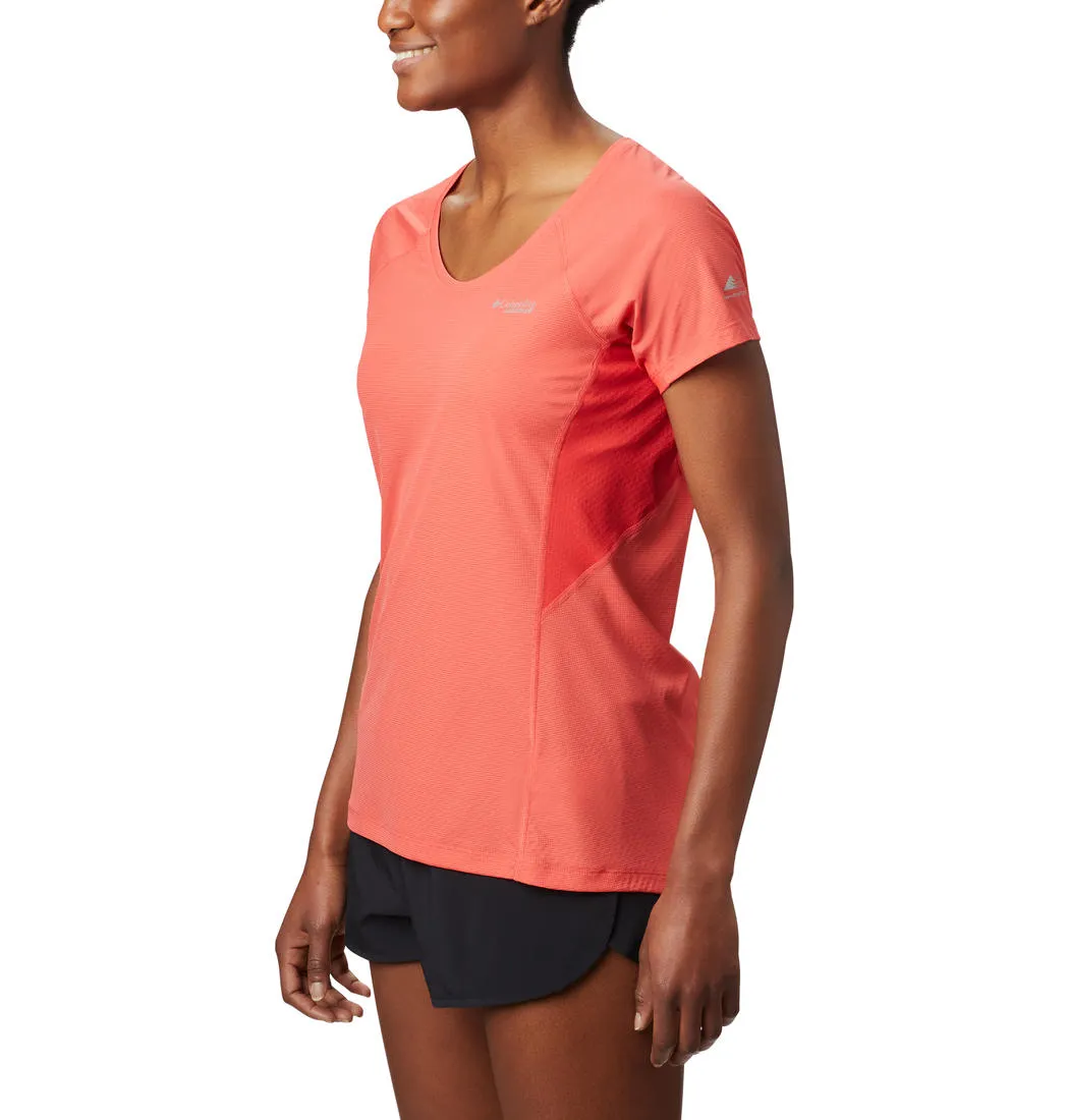Travel Trend Look Columbia Women Red Titan Ultra II Short Sleeve