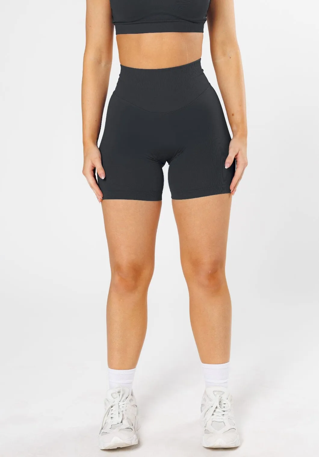 CurveFlex? Hourglass Sculptseam? Plus Seamless Shorts 6?? Black Sporty Layer