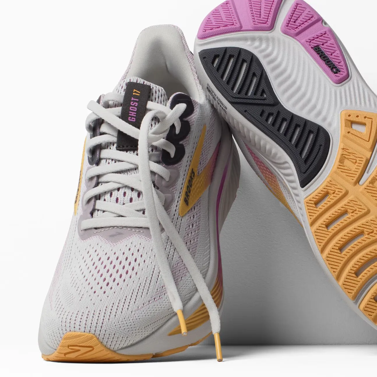 School Style Women's Ghost 17