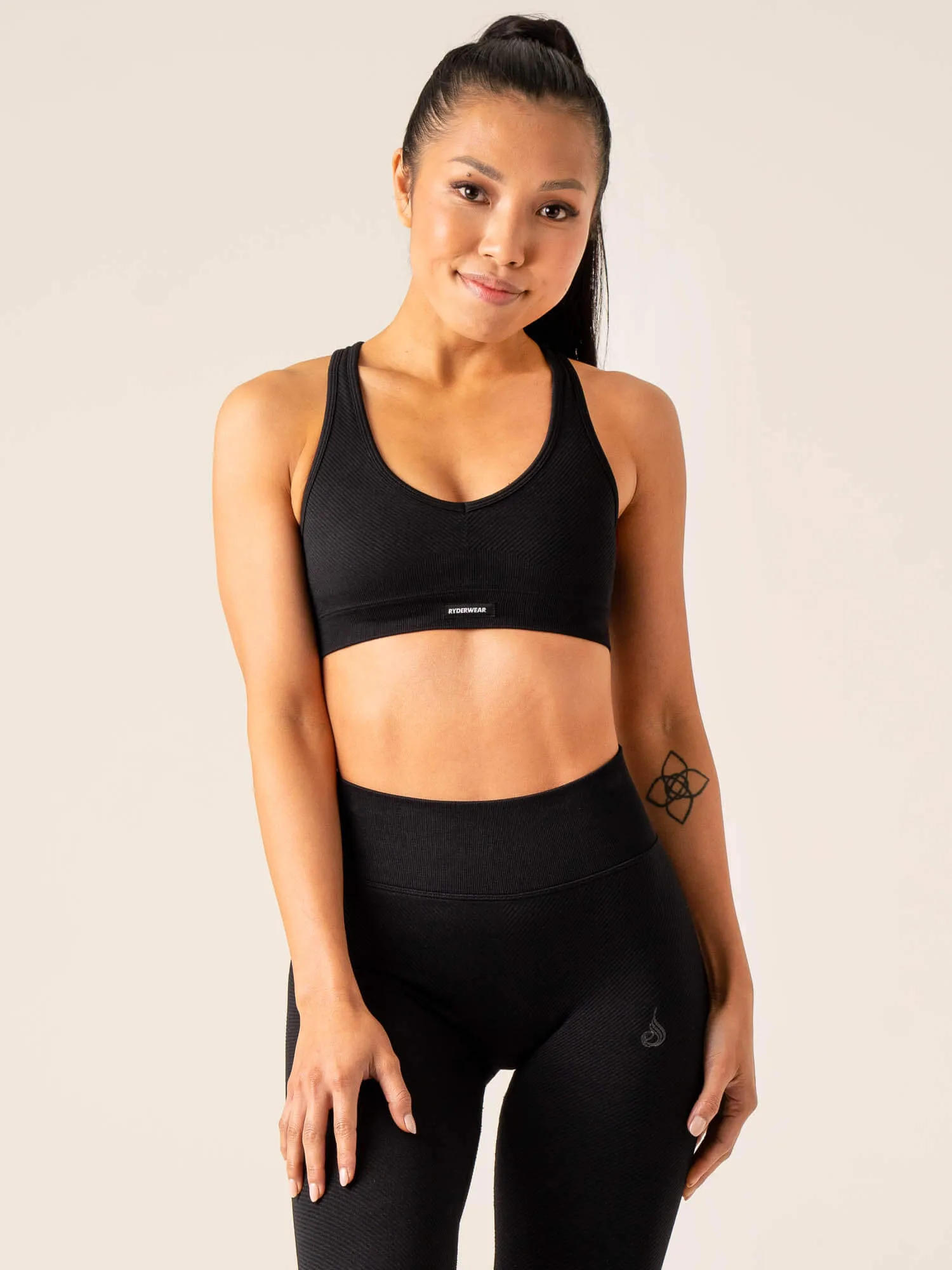 Circuit Rib Seamless Sports Bra - Black Adjustable Straps