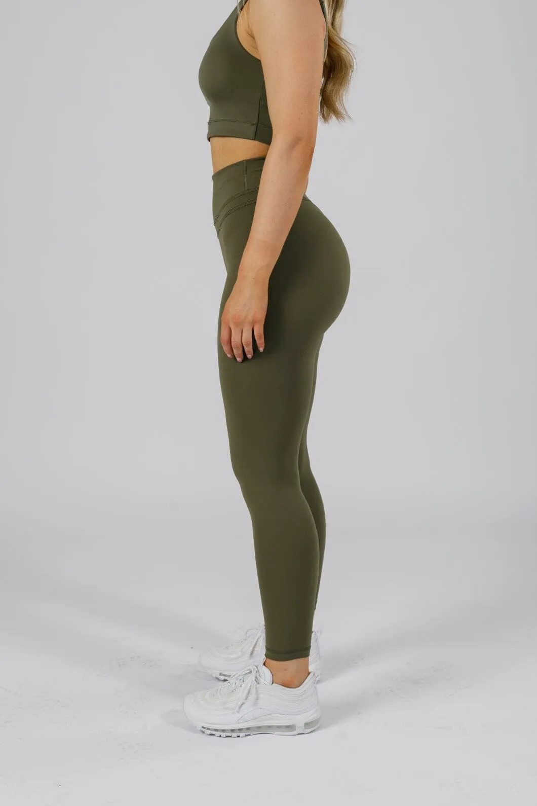 Slimming Comfort RecStretch? Levitate Sculptseam? Plus Legging Everglades