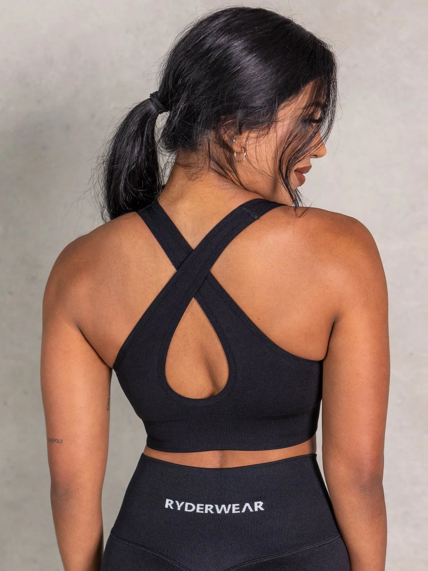 NRG Seamless Scoop Neck Sports Bra - Black Baggy fit seams
