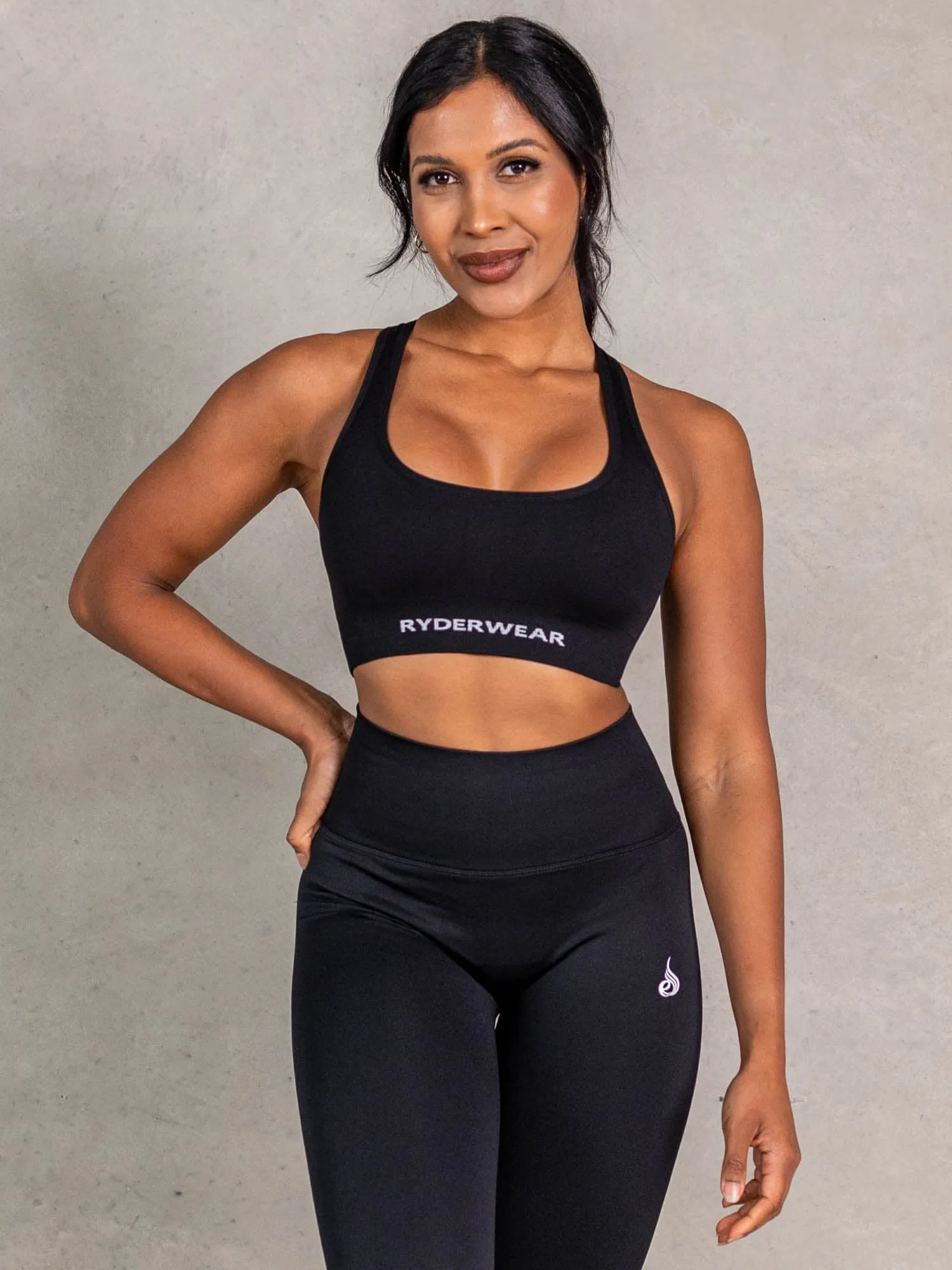 White Seamless Band NRG Seamless Scoop Neck Sports Bra - Black