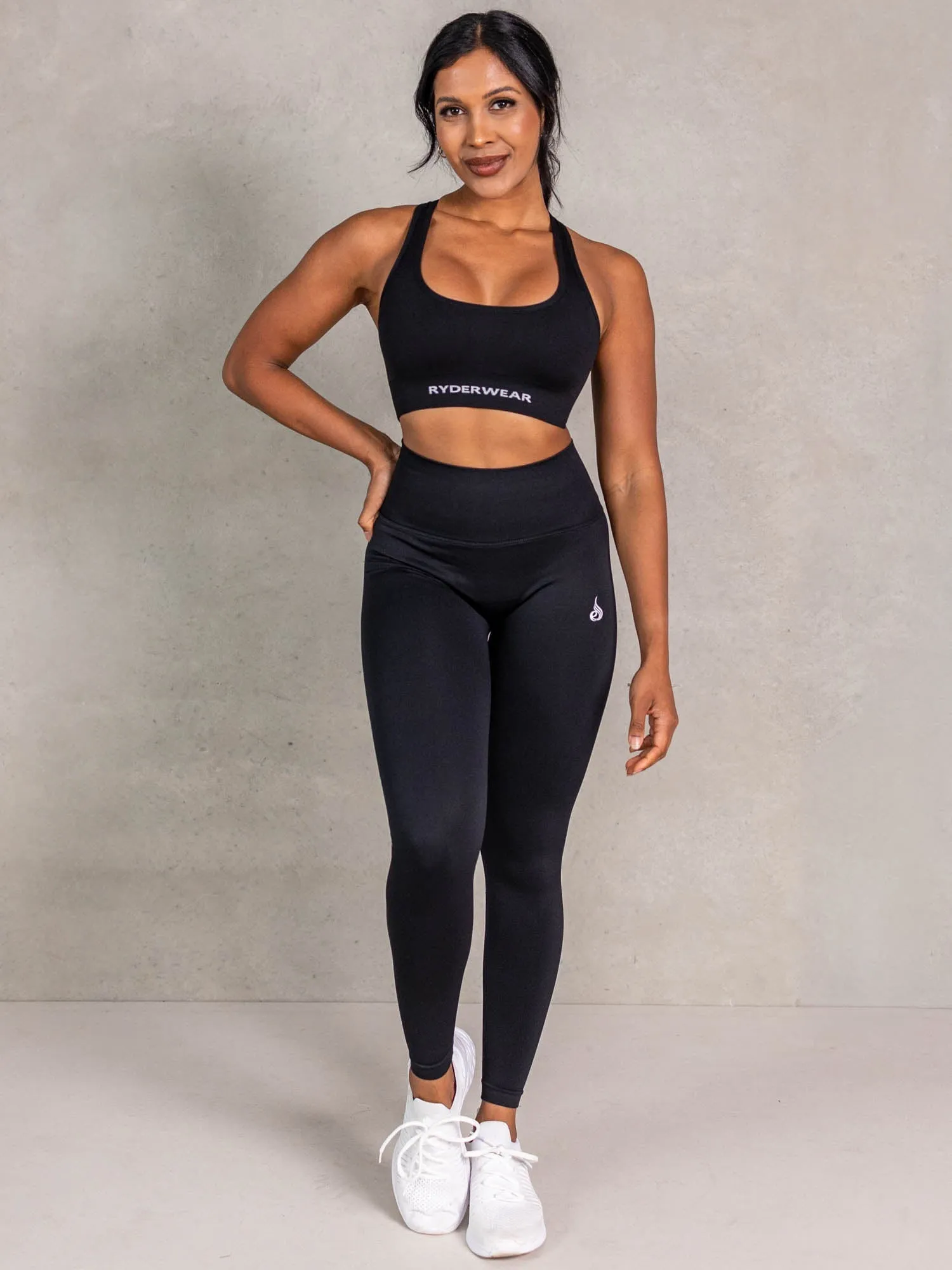 NRG Seamless Scoop Neck Sports Bra - Black Comfortable seams