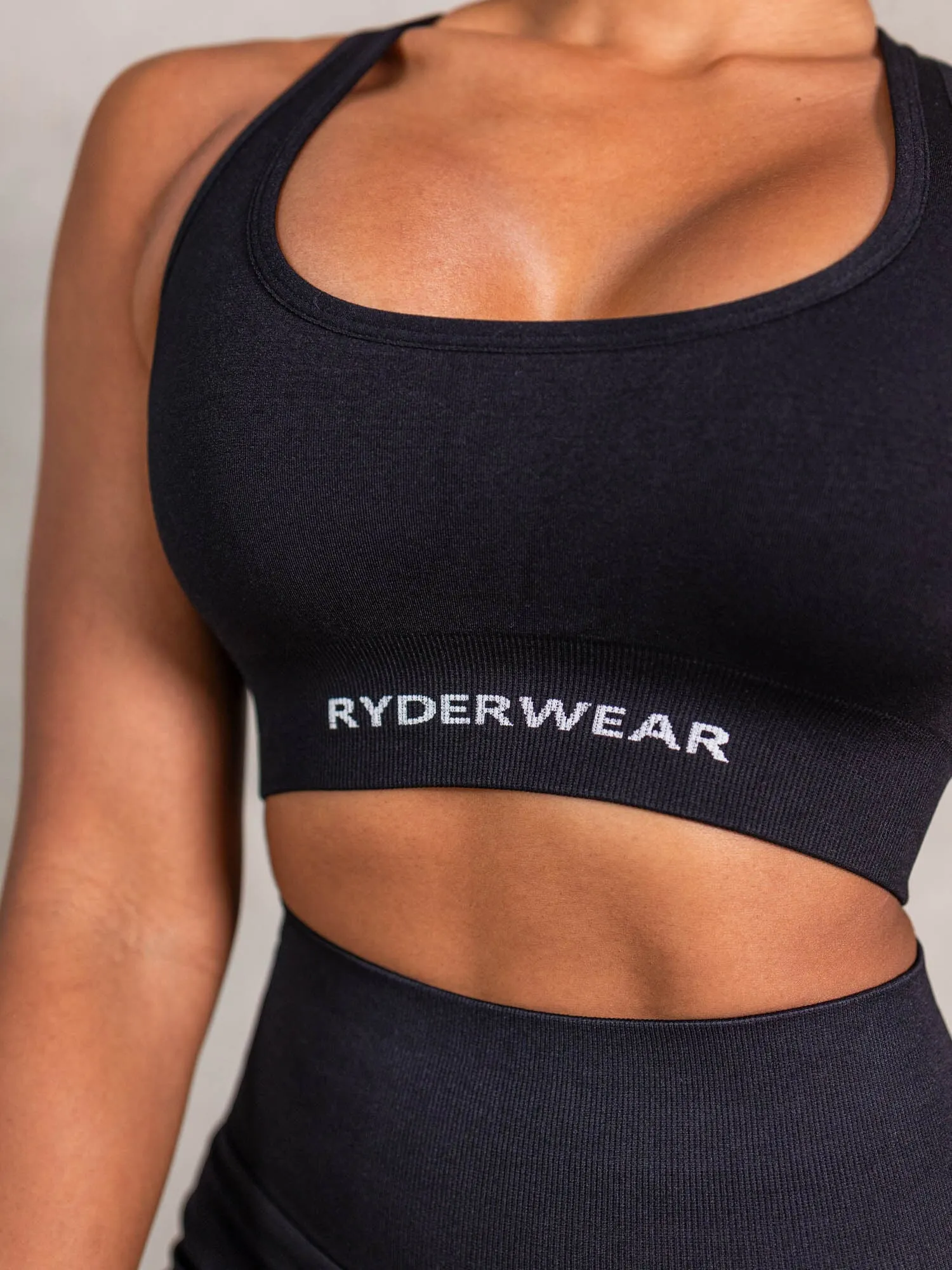 Different sizes seams Polyester NRG Seamless Scoop Neck Sports Bra - Black