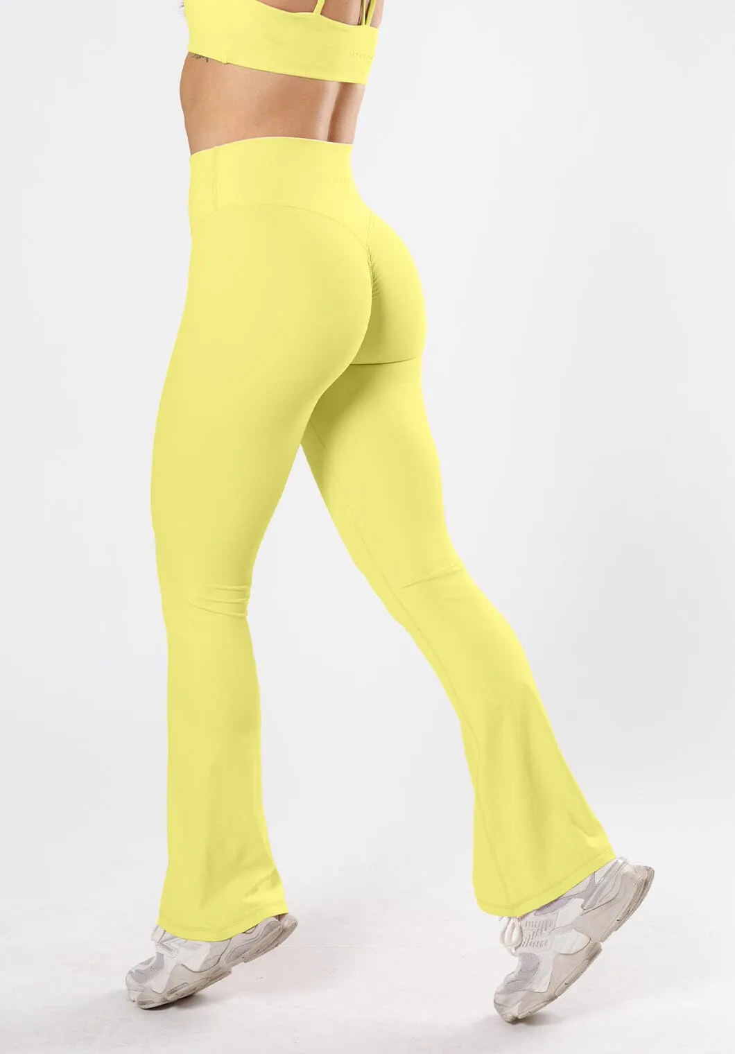 Plus Size Flexible Wear RecStretch Original Sculptseam? Plus Essential Flare Legging 34" Lemonade