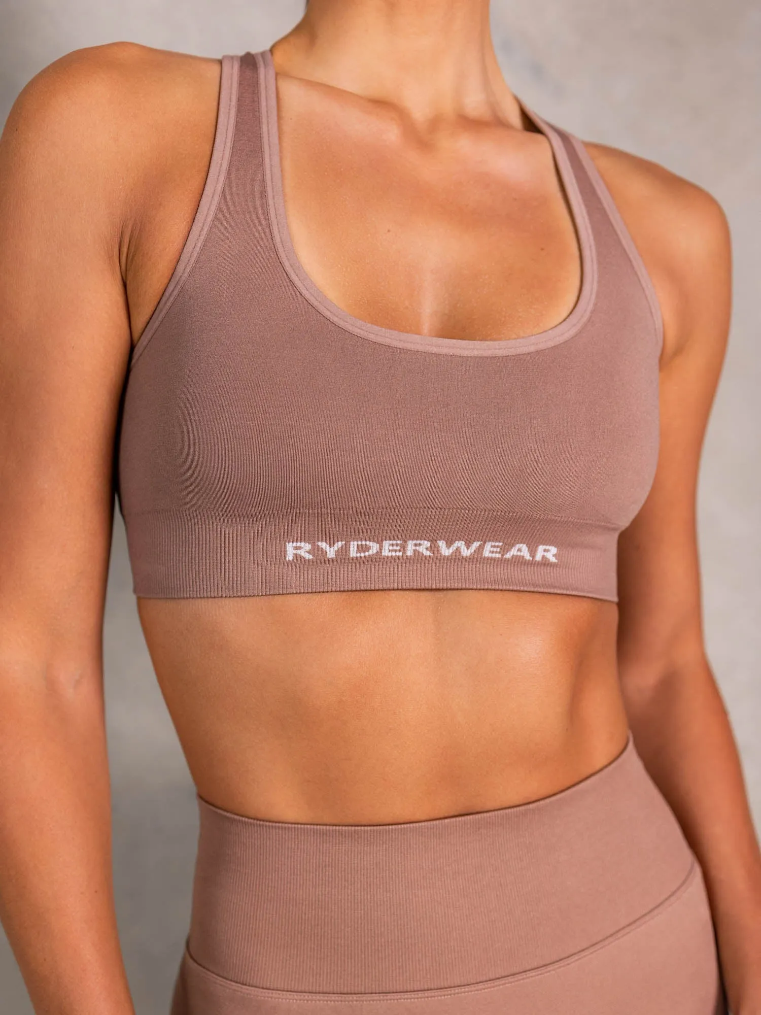 NRG Seamless Scoop Neck Sports Bra - Almond Anti-static Indoor sports