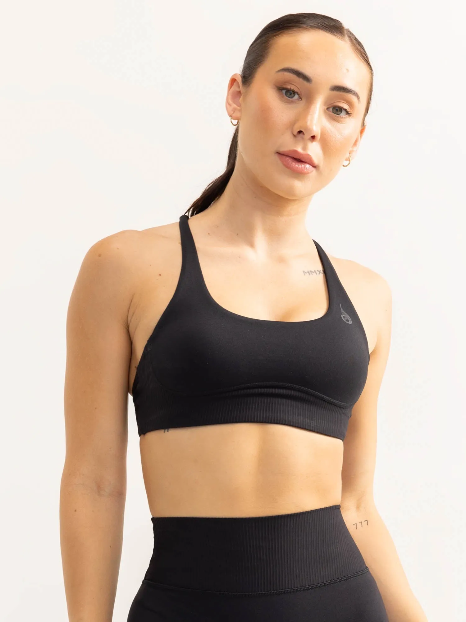 High neck seams Activate Scoop Neck Sports Bra - Black