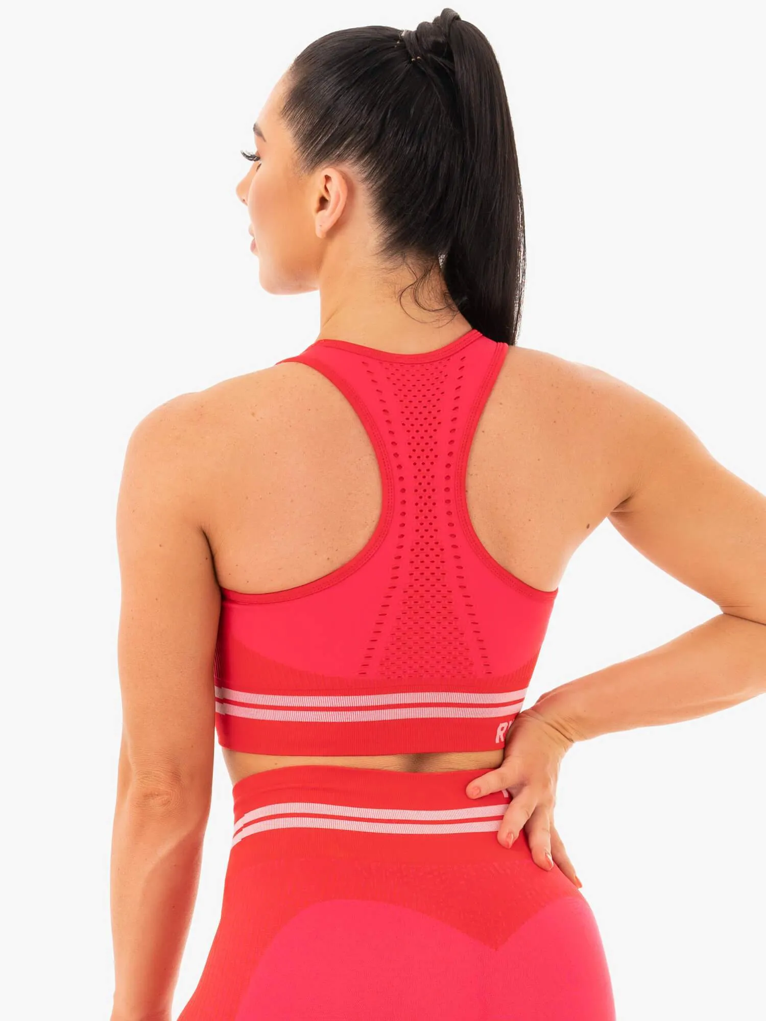 Freestyle Seamless Longline Sports Bra - Red Sweat Wicking Liner Snag Free Fabric