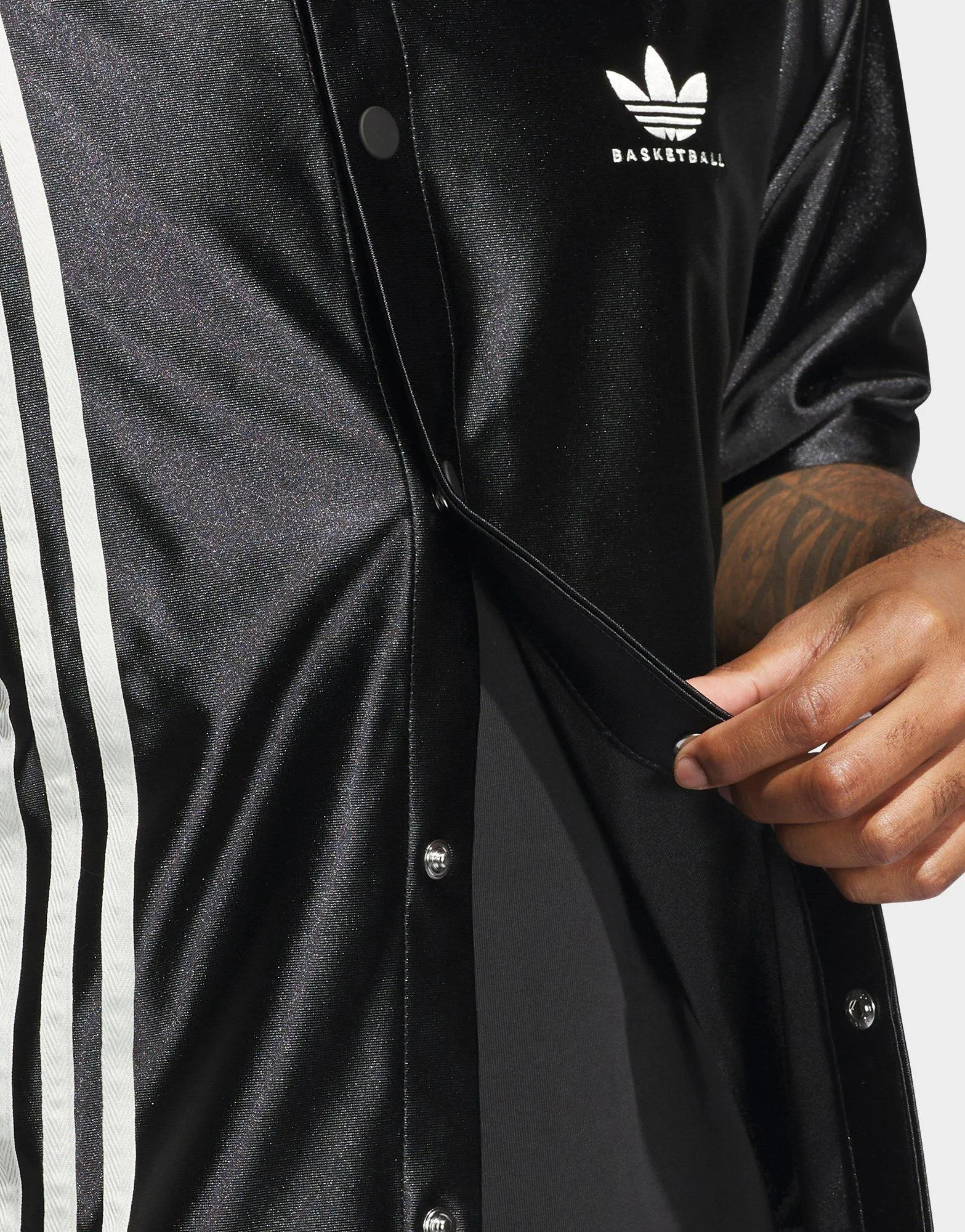 Minimal Fashion Smart Casual Look Summer Shooting Top